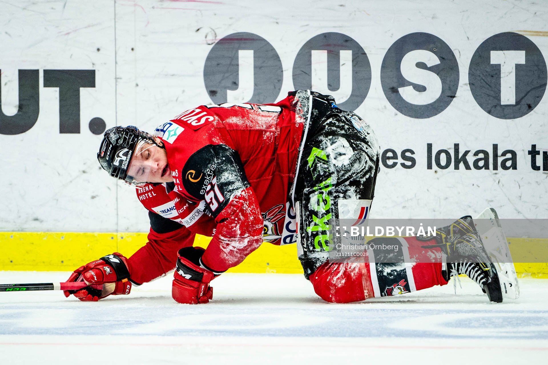 Malmö Redhawks Emil Sylvegård deppar på isen