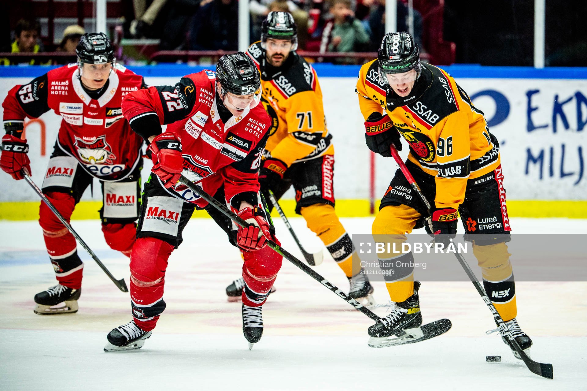 Malmö Redhawks Lars Bryggman mot Luleås Pontus Andreasson