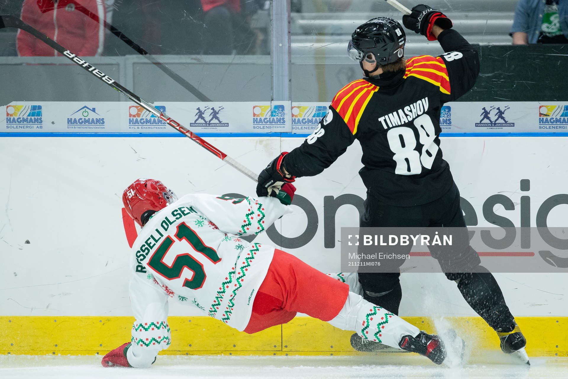 Frölundas Mats Rosseli Olsen tacklas av Brynäs Dmytro