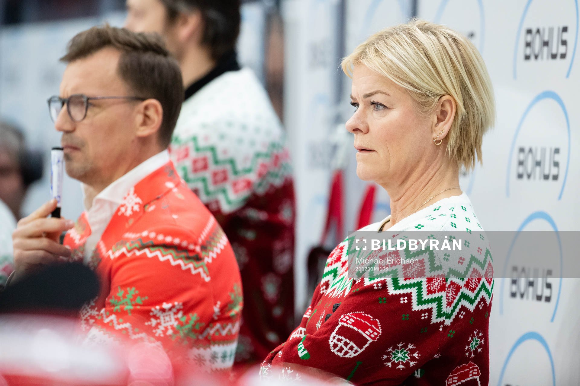 Frölundas rehabkordinator Stina Hedinunder ishockeymatchen