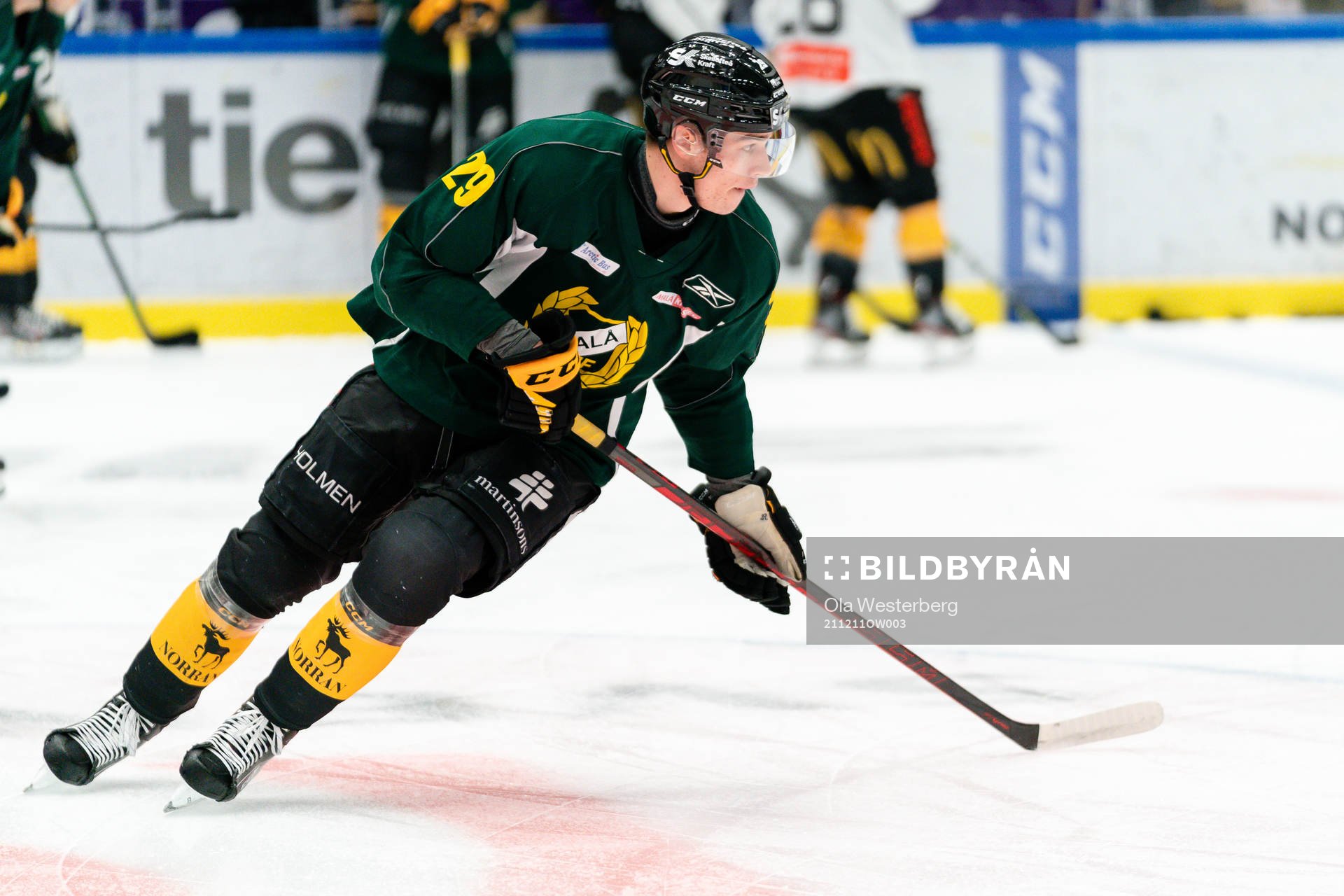 Skellefteås Albin Sundsvik med Malås tröja