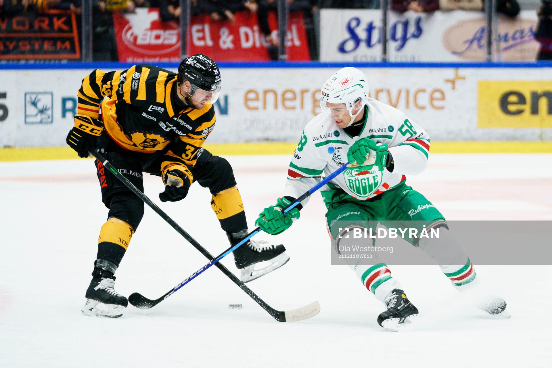 Skellefteås Tom Kühnhackl och Rögles Ryan McKiernan