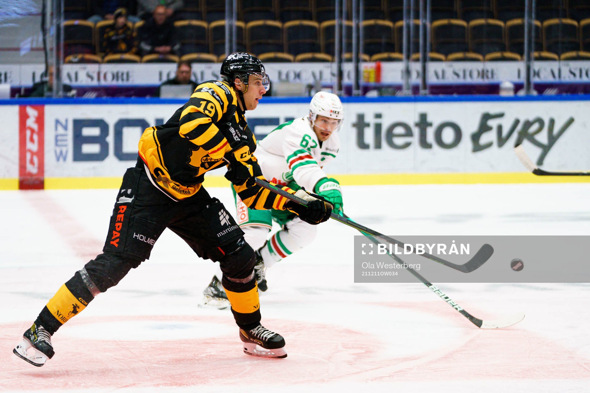 Skellefteås Filip Roos och Rögles Leon Bristedt