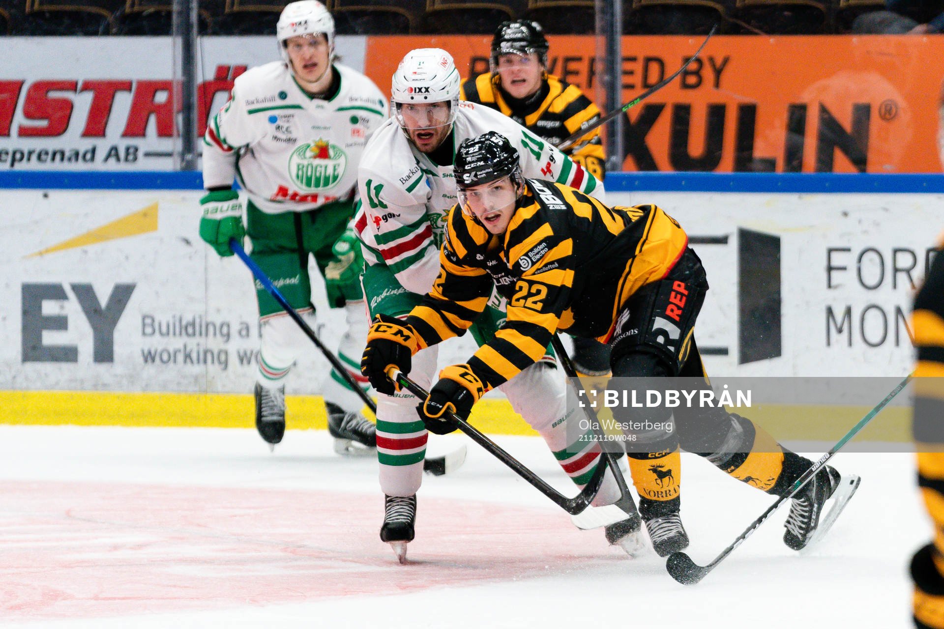 Rögles Mattias Sjögren och Skellefteås Jonathan Johnsson