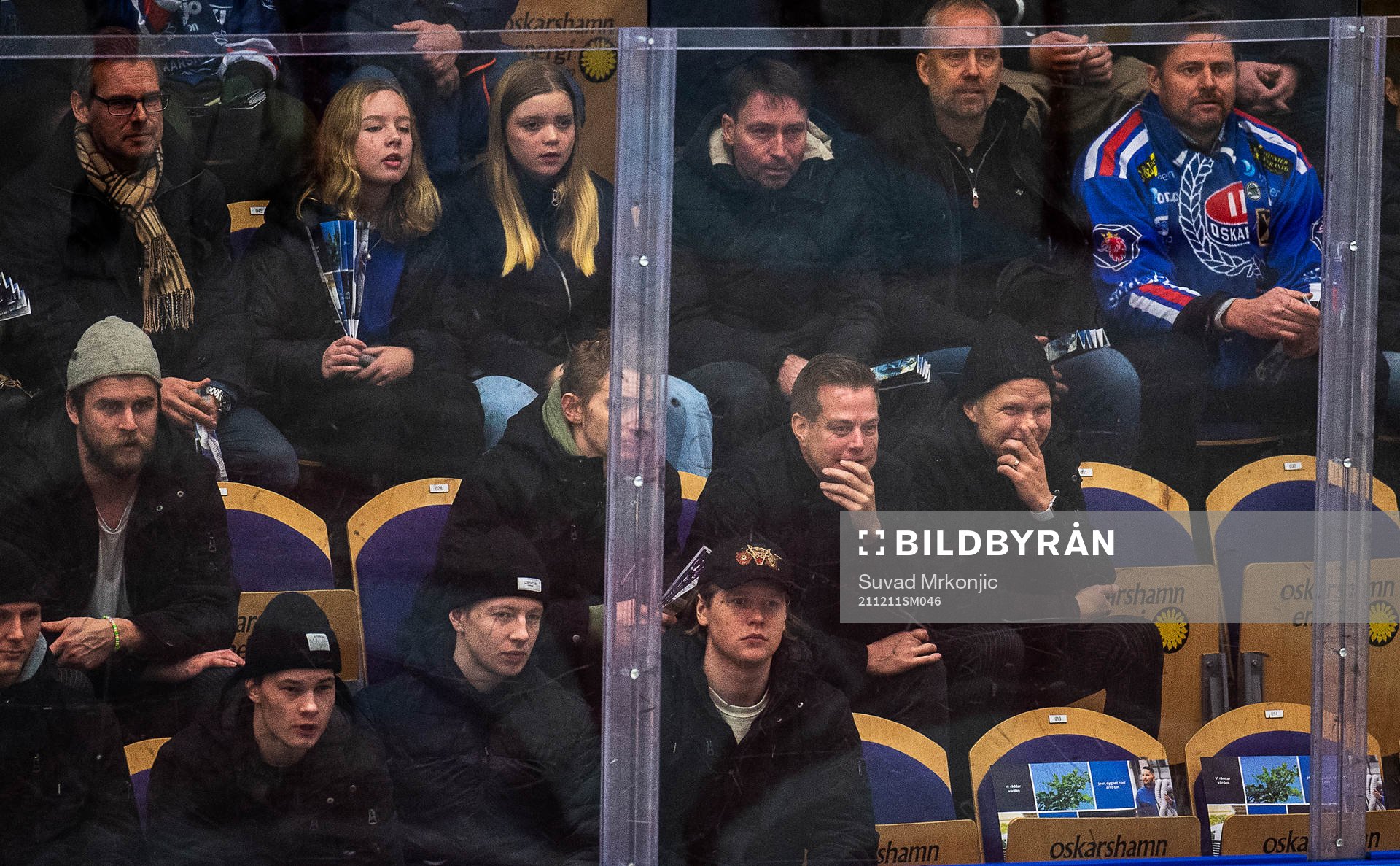 Björklövens sportchef Per Kenntä på läktaren med