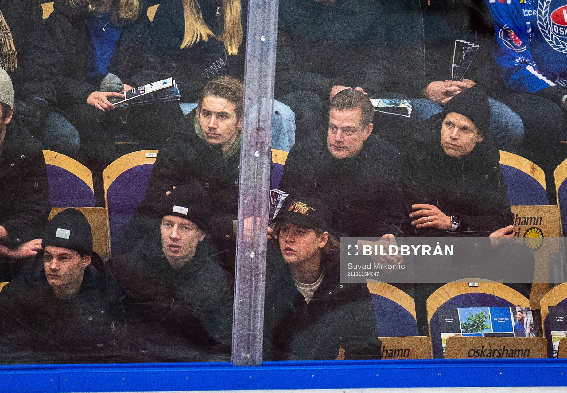 Björklövens sportchef Per Kenntä på läktaren med