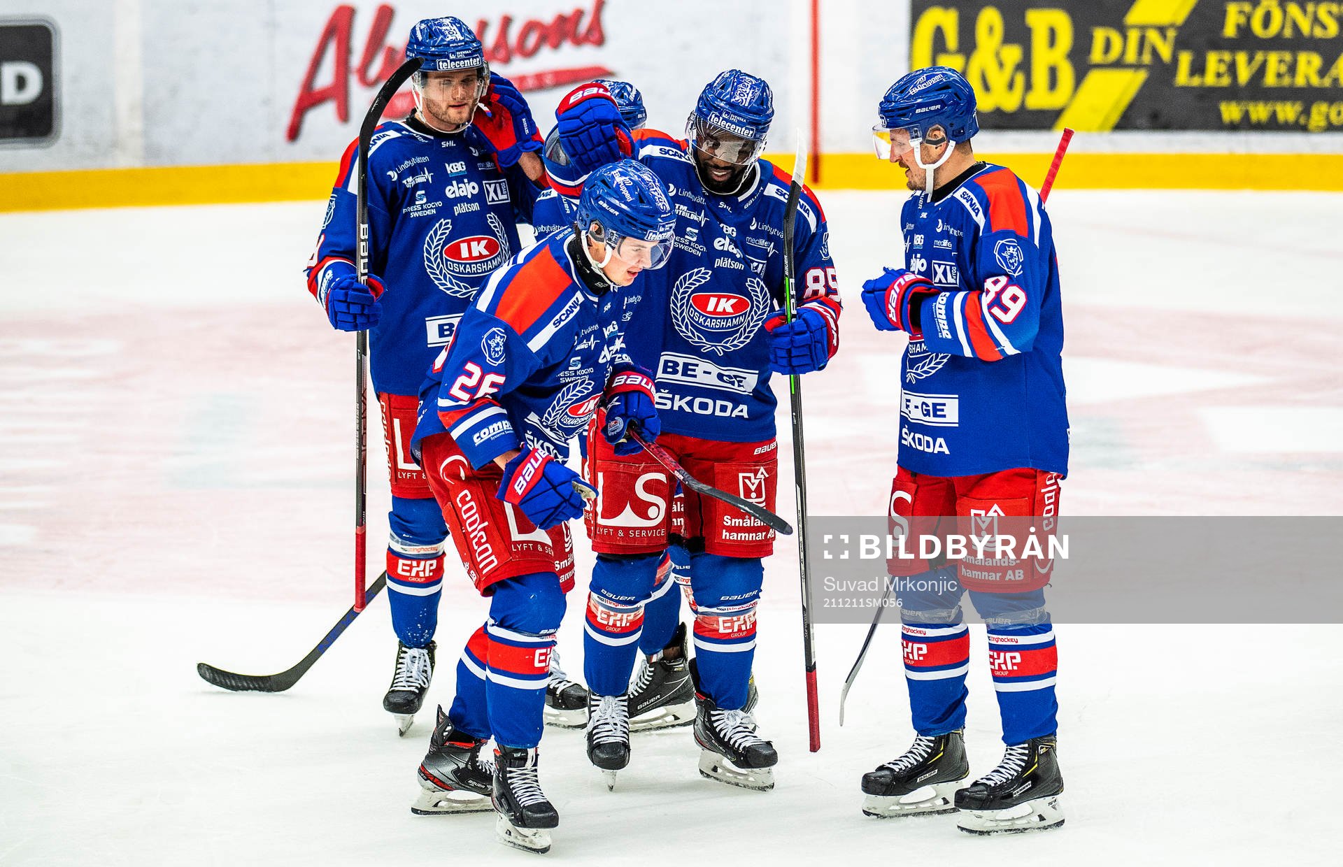 Oskarshamns Daniel Muzito-Bagenda jublar med lagkamrater