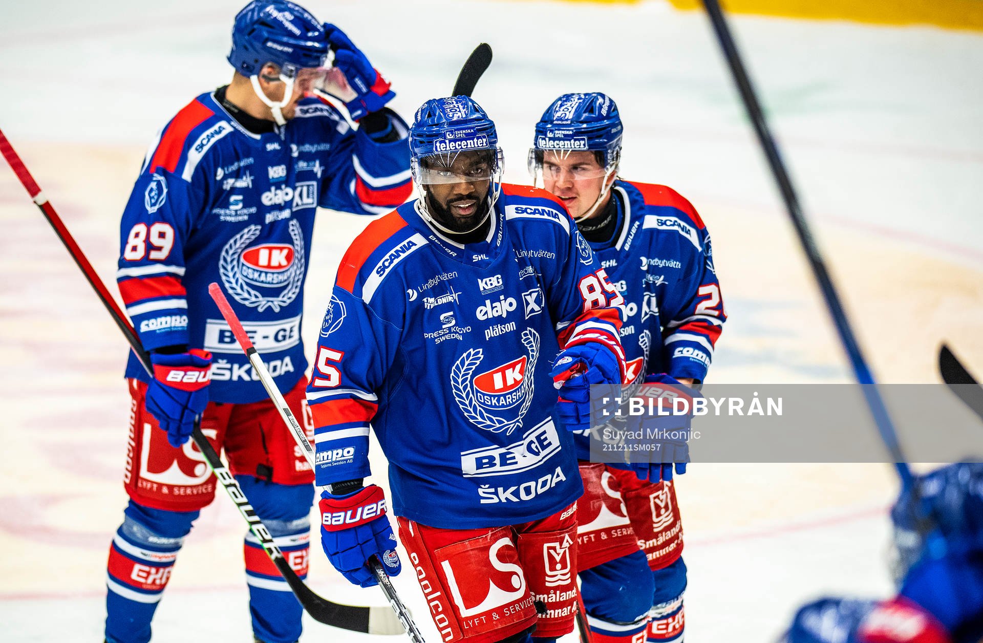Oskarshamns Daniel Muzito-Bagenda jublar med lagkamrater