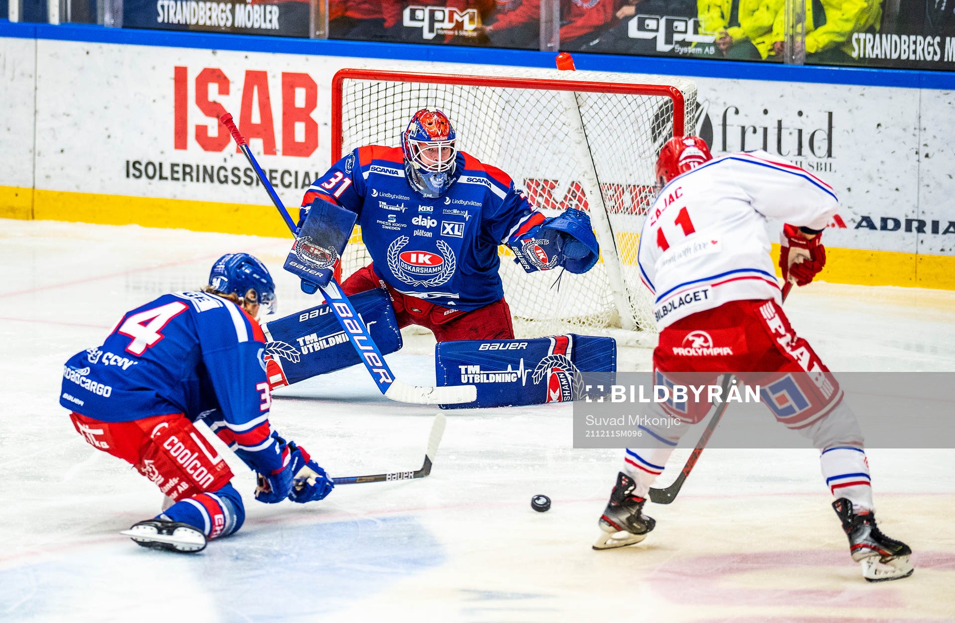 Oskarshamns Philip Samuelsson och målvakt Tim Juel samt