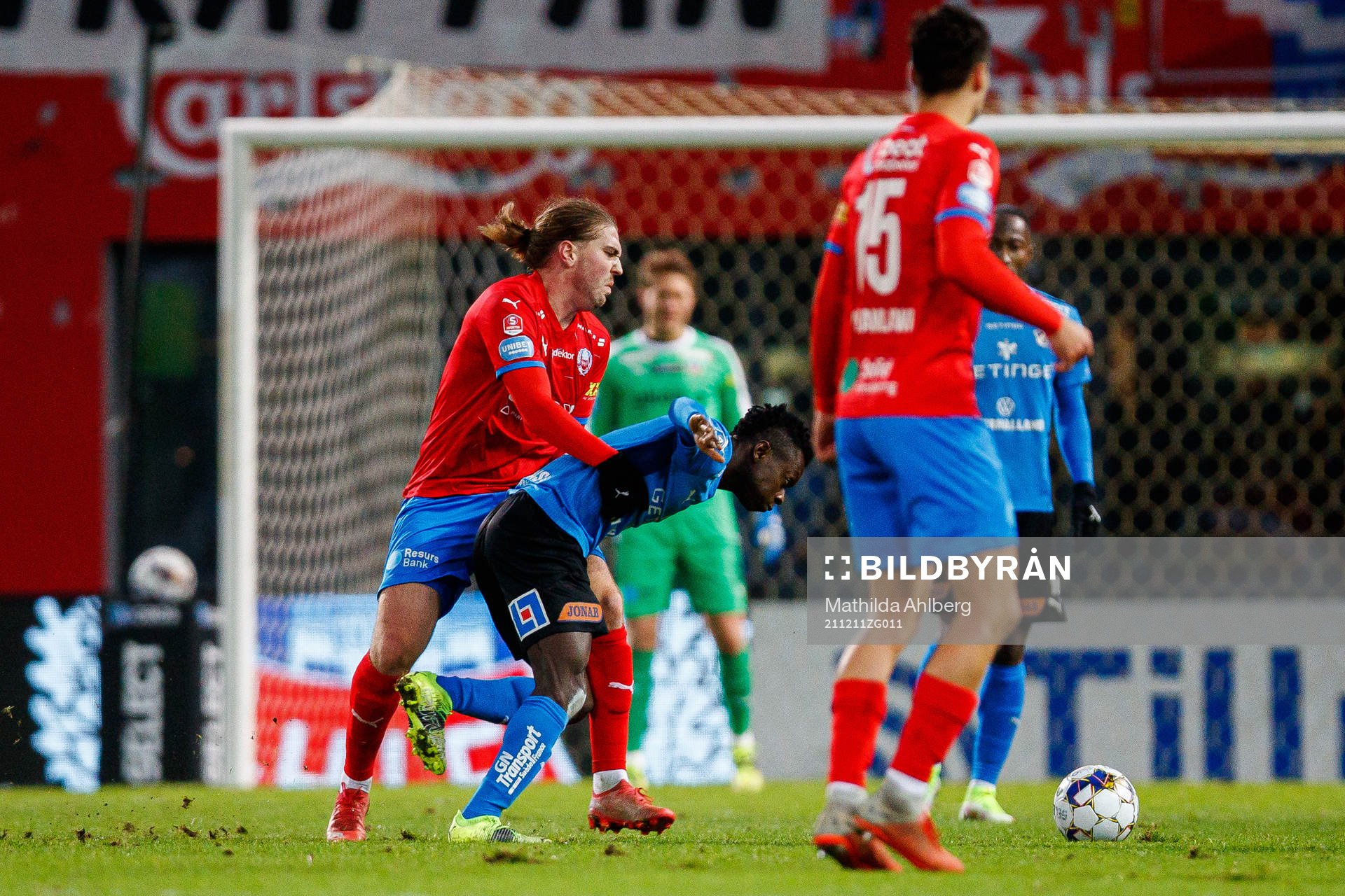 Helsingborgs Charlie Weberg och Halmstads Thomas Boakye