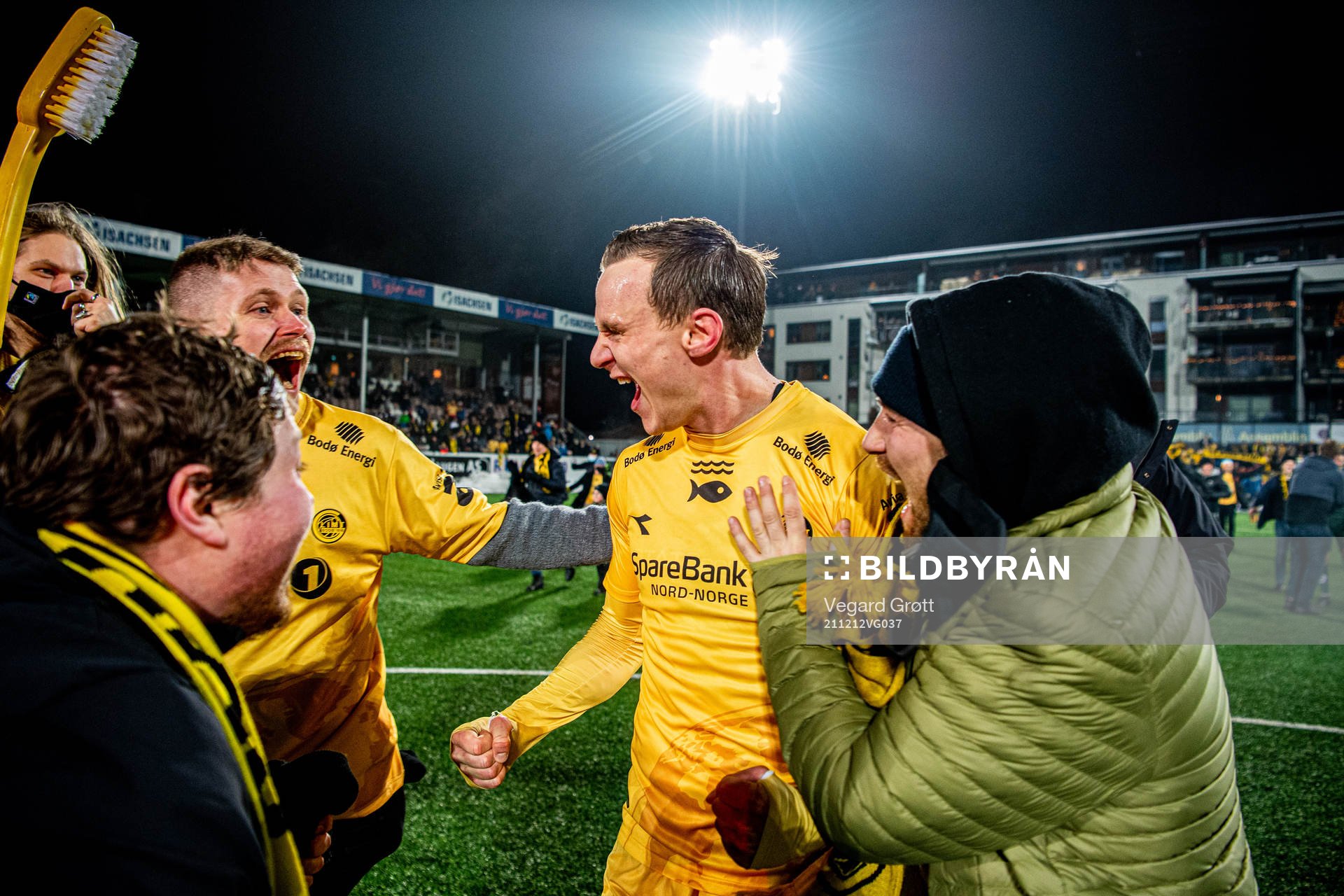 Marius Lode of Bodø/Glimt celebrates winning the league after the Eliteserien football match between Mjøndalen and Bodø/Glimt on December 12, 2021 in Mjøndalen.