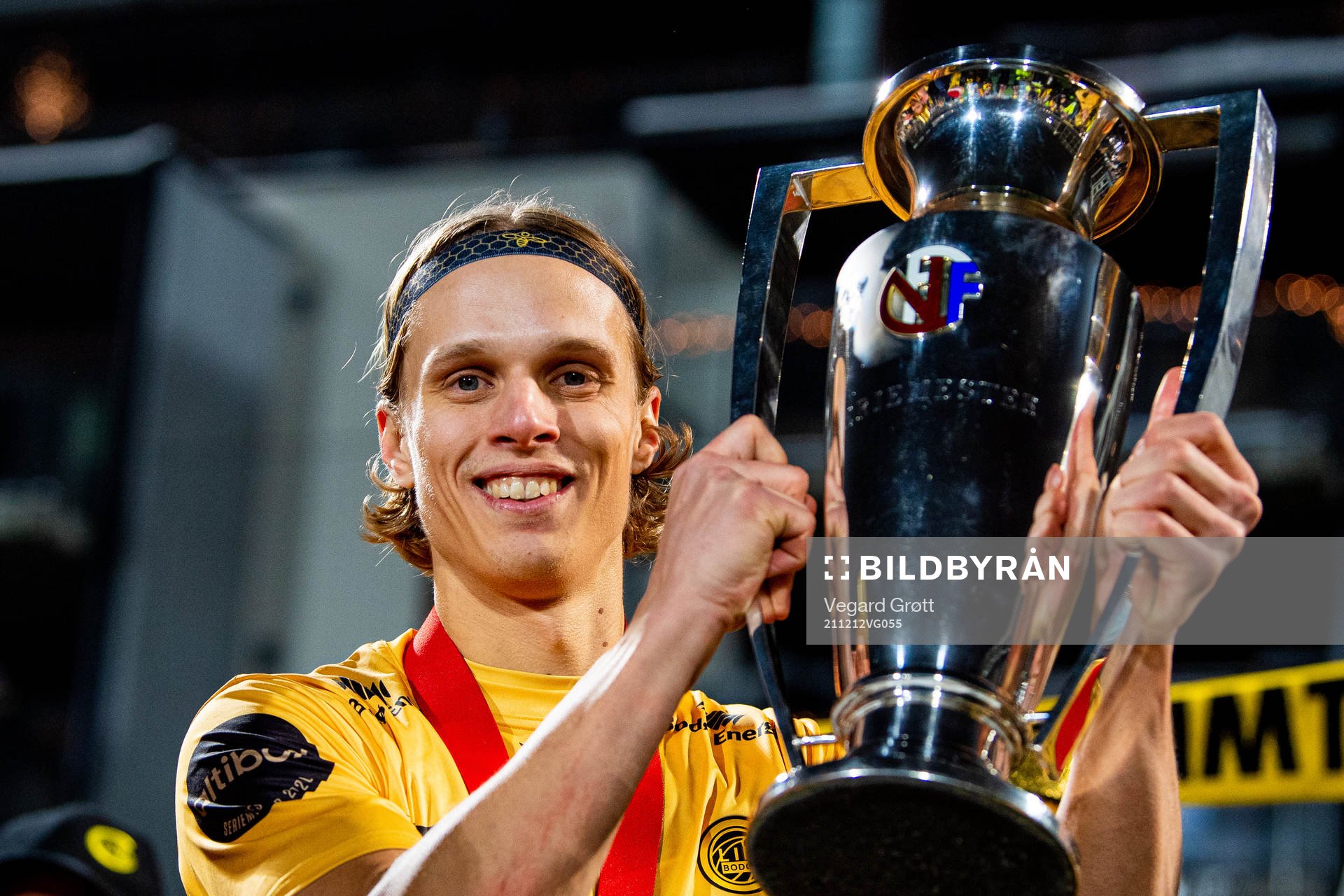 Ulrik Saltnes of Bodø/Glimt celebrates with the trophy
