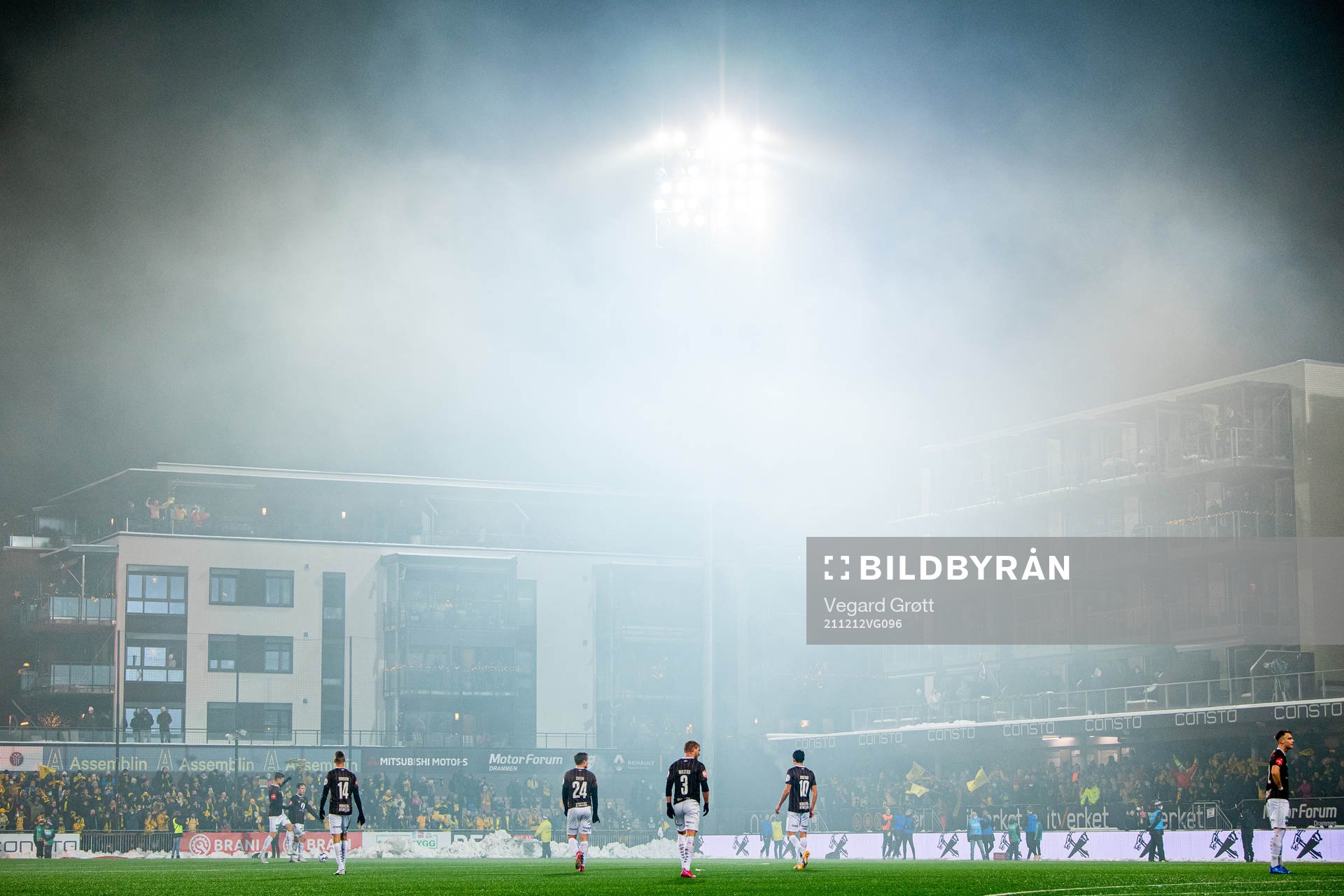 Nikolas Walstad and players of Mjøndalen look dejected