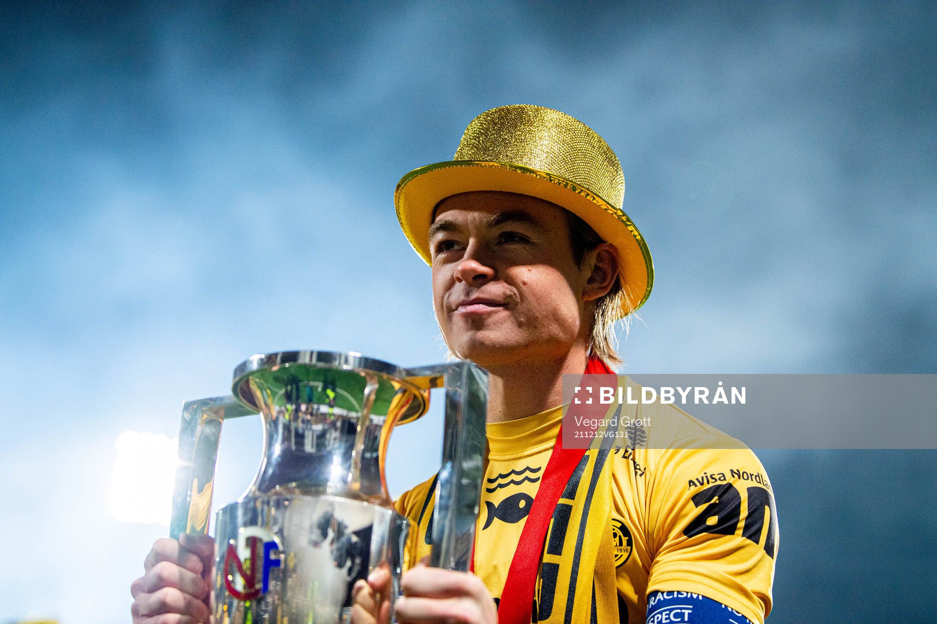 Patrick Berg of Bodø/Glimt celebrates with the trophy