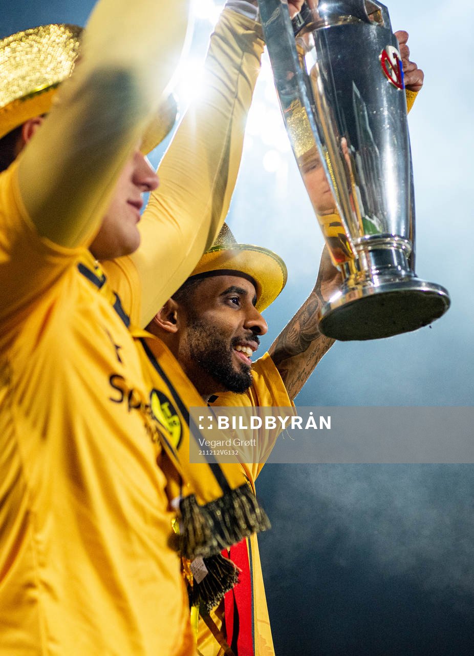 Amahl Pellegrino of Bodø/Glimt celebrates with the trophy