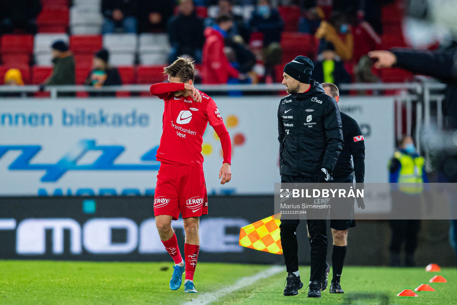 David Møller Wolfe of Brann and Eirik Horneland, head