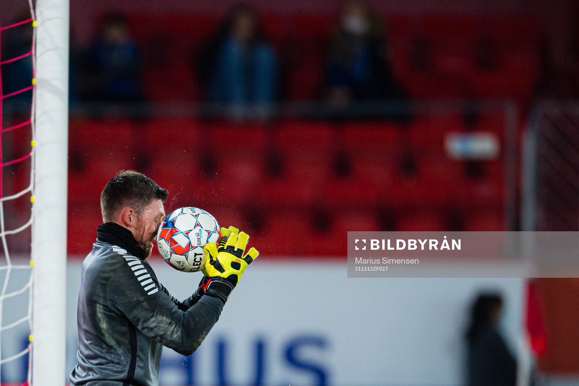 Anders Kristiansen of Sarpsborg 08 warms up