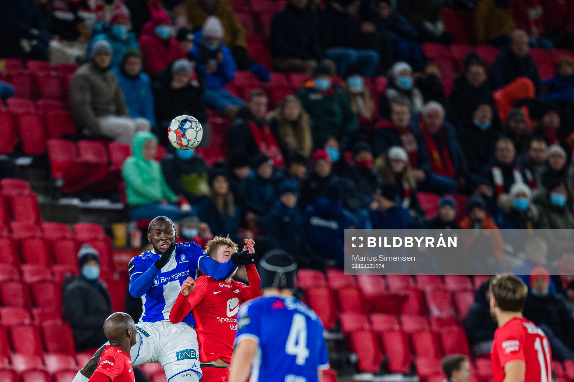 Ibrahima Kone of Sarpsborg 08 and Aune Selland Heggebø of