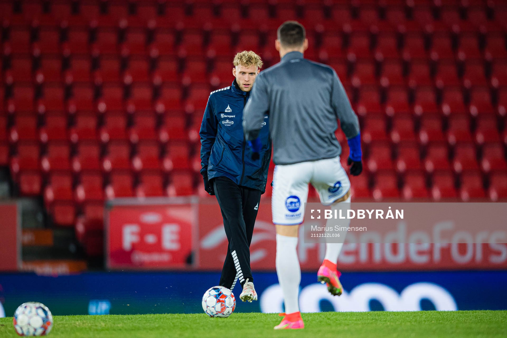 Jonathan Lindseth of Sarpsborg 08 warms up