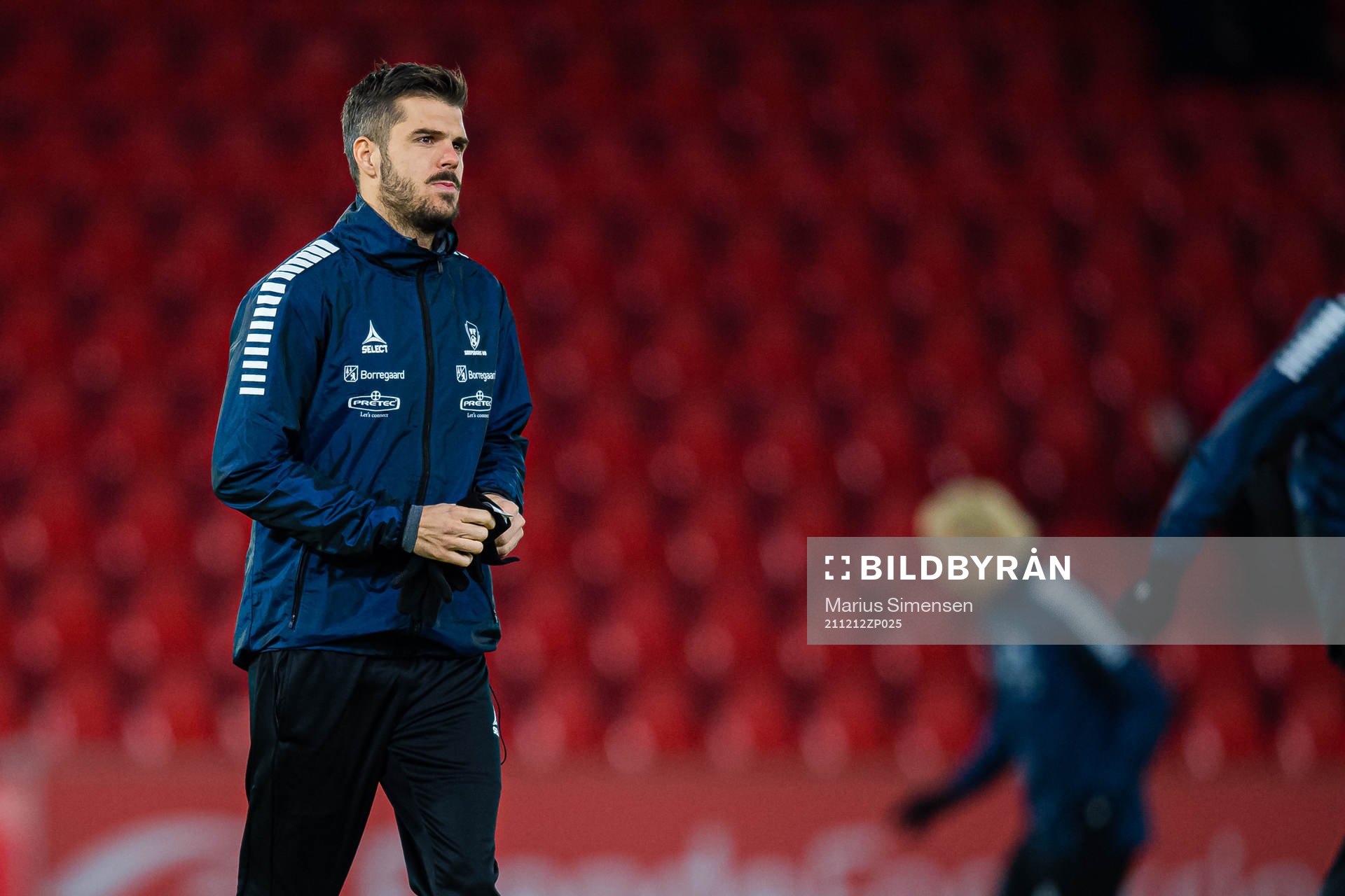 Joachim Thomassen of Sarpsborg 08 warms up
