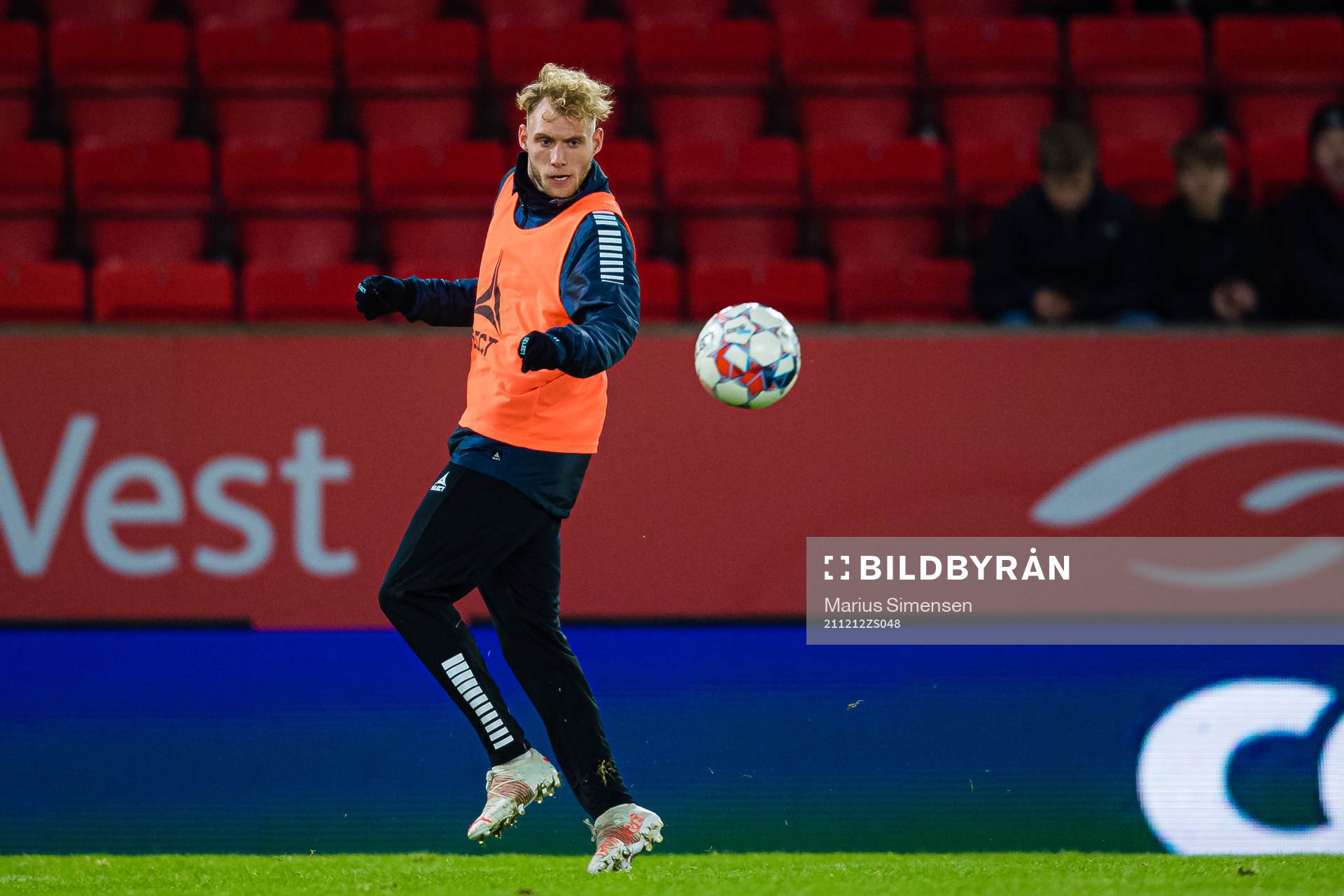 Jonathan Lindseth of Sarpsborg 08 warms up