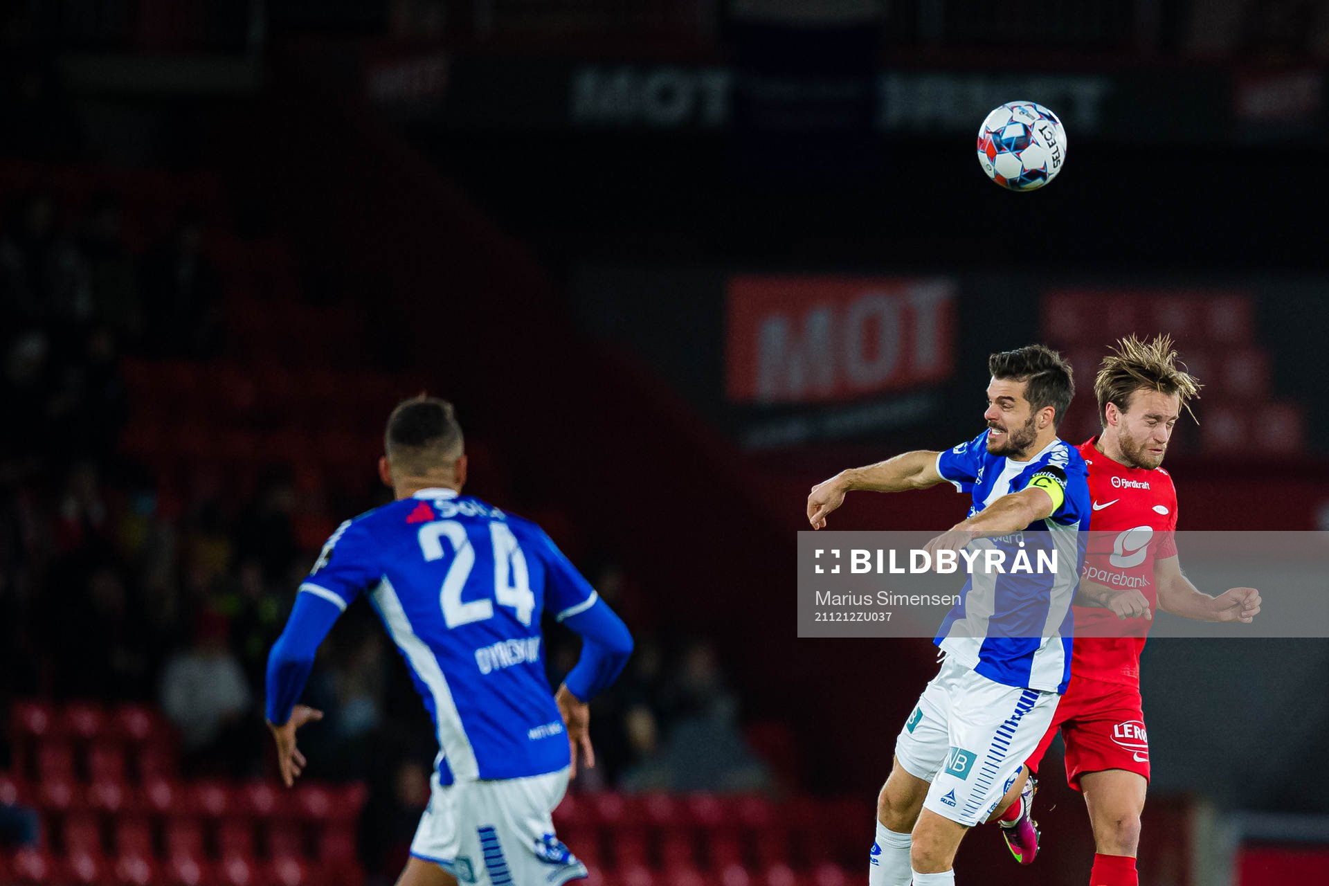 Joachim Thomassen of Sarpsborg 08 and Bård Finne of Brann