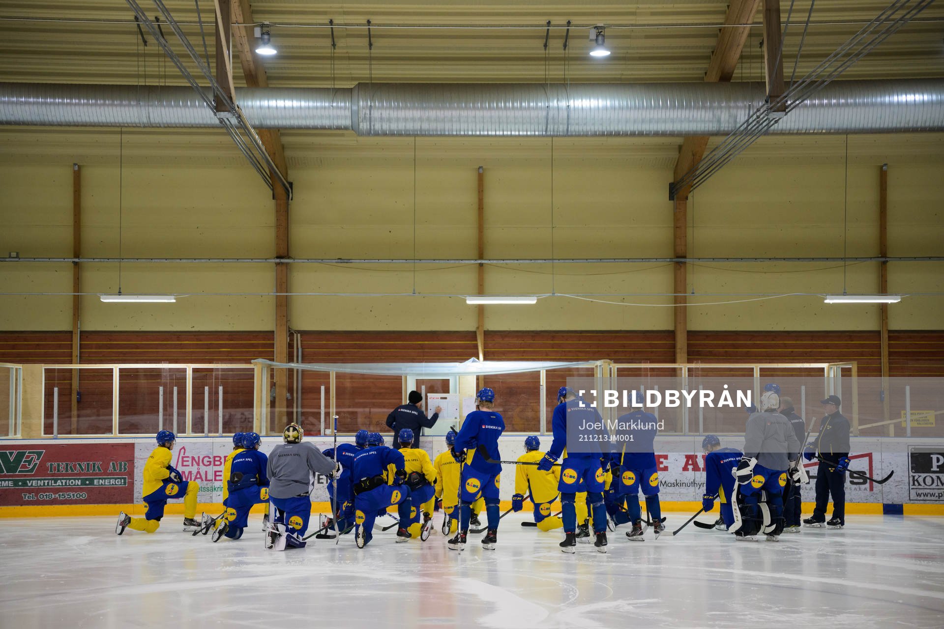 Head coach Tomas Montén of the Swedish under-20 national
