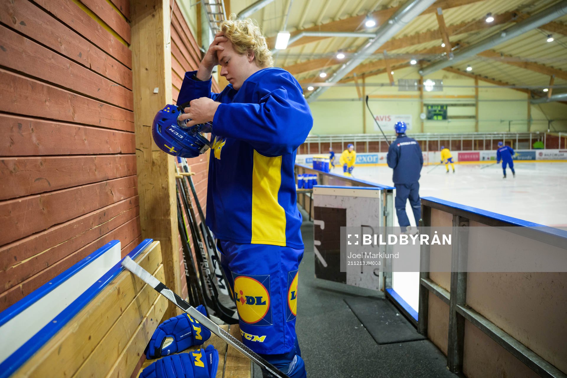 Theodor Niederbach of the Swedish under-20 national ice