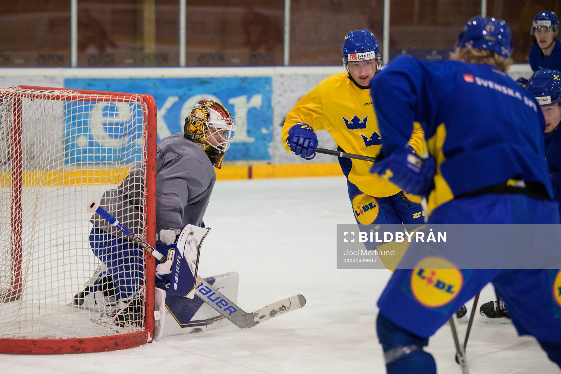 Goaltender Jesper Wallstedt of the Swedish under-20