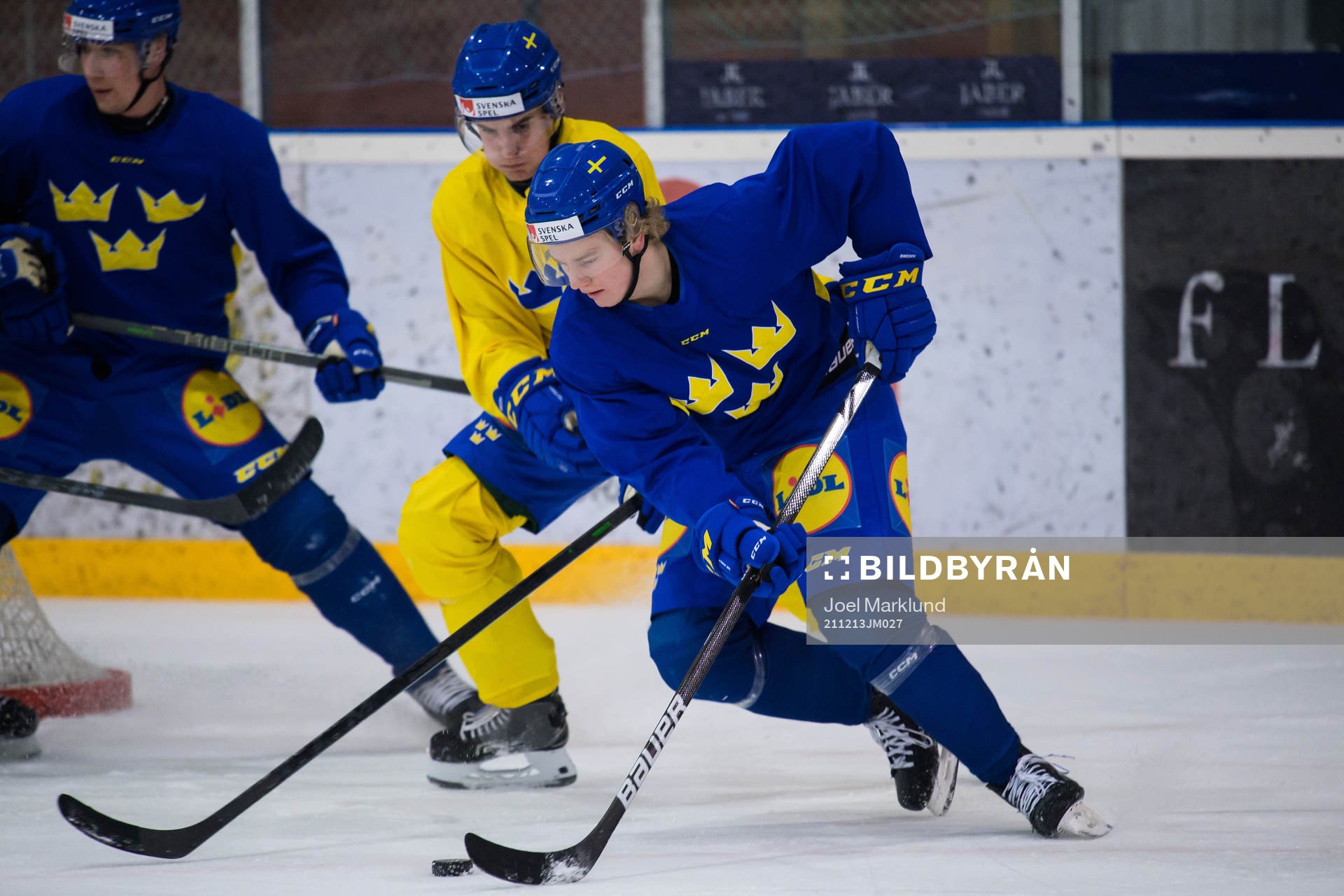 Theodor Niederbach of the Swedish under-20 national ice