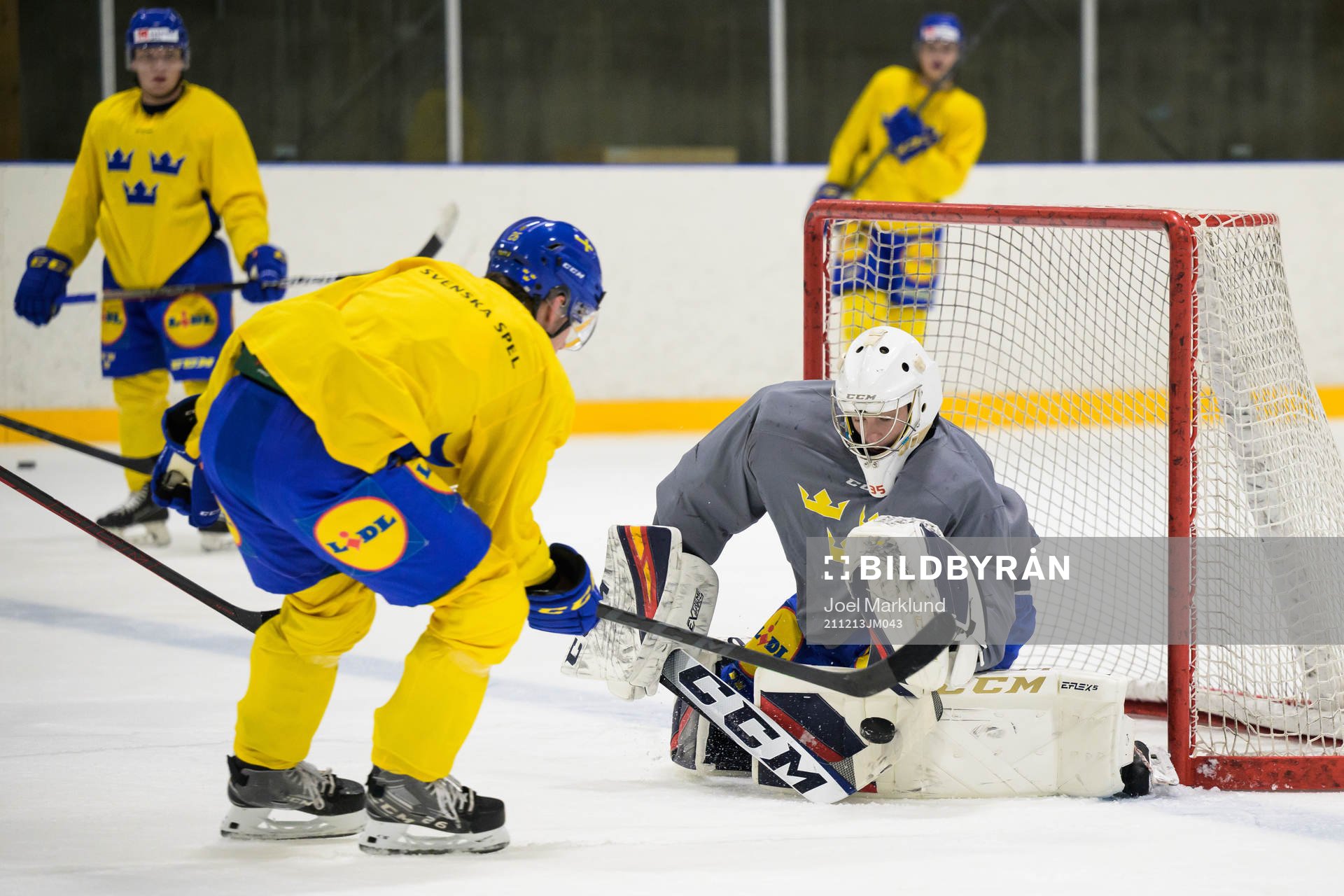 Goaltender Carl Lindbom of the Swedish under-20 national