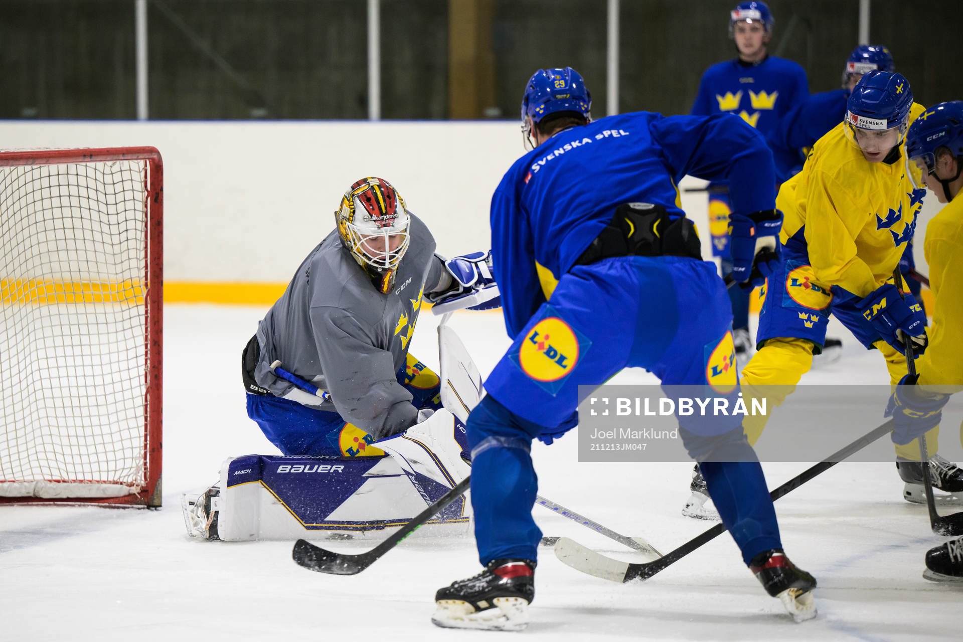 Goaltender Jesper Wallstedt of the Swedish under-20