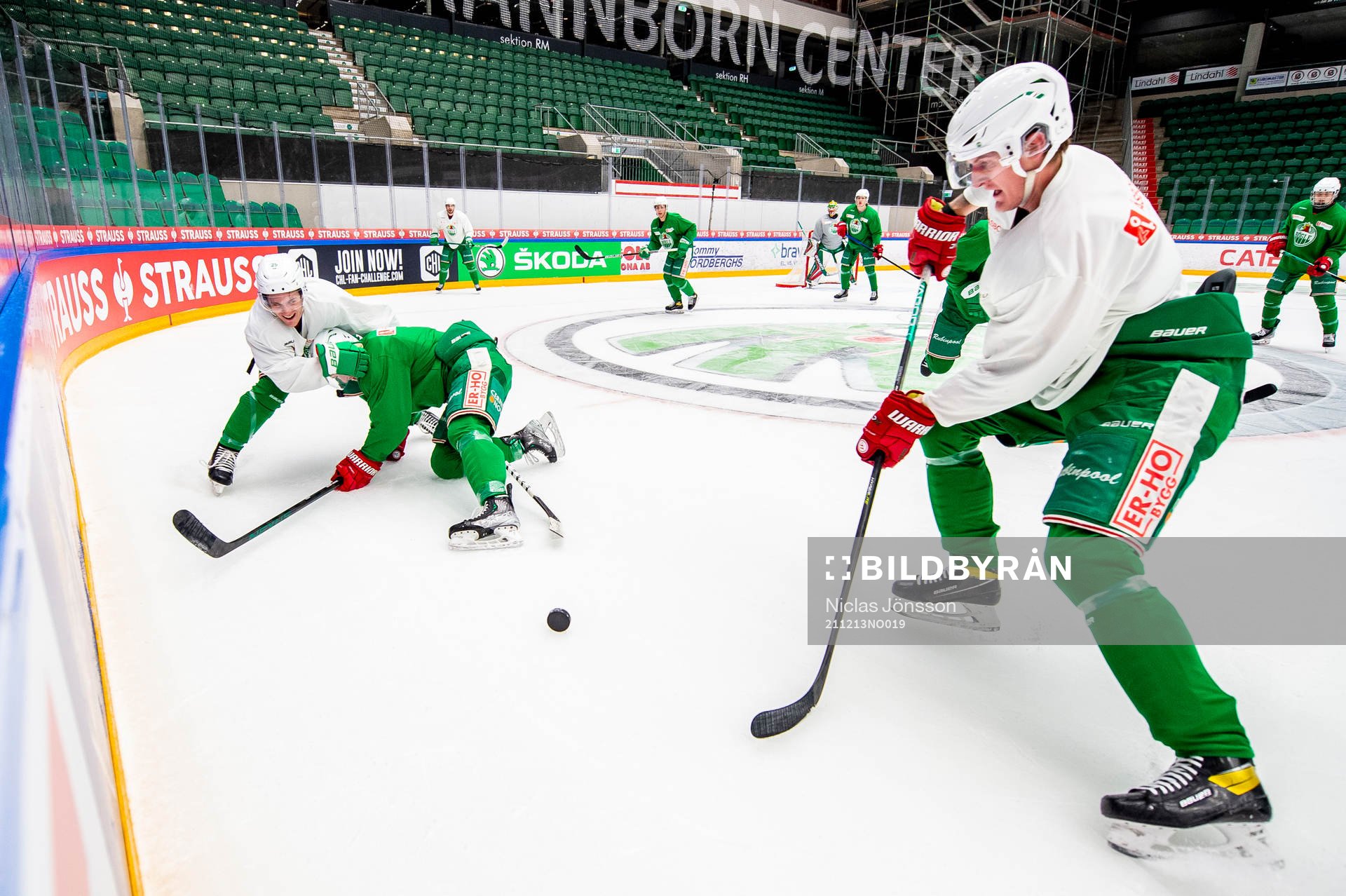 Rögles Tyler Kelleher kamp med Brady Ferguson