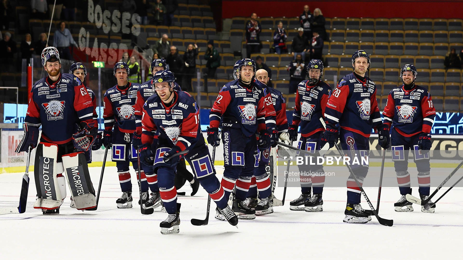 Linköpings spelare med Patrick Russel jublar