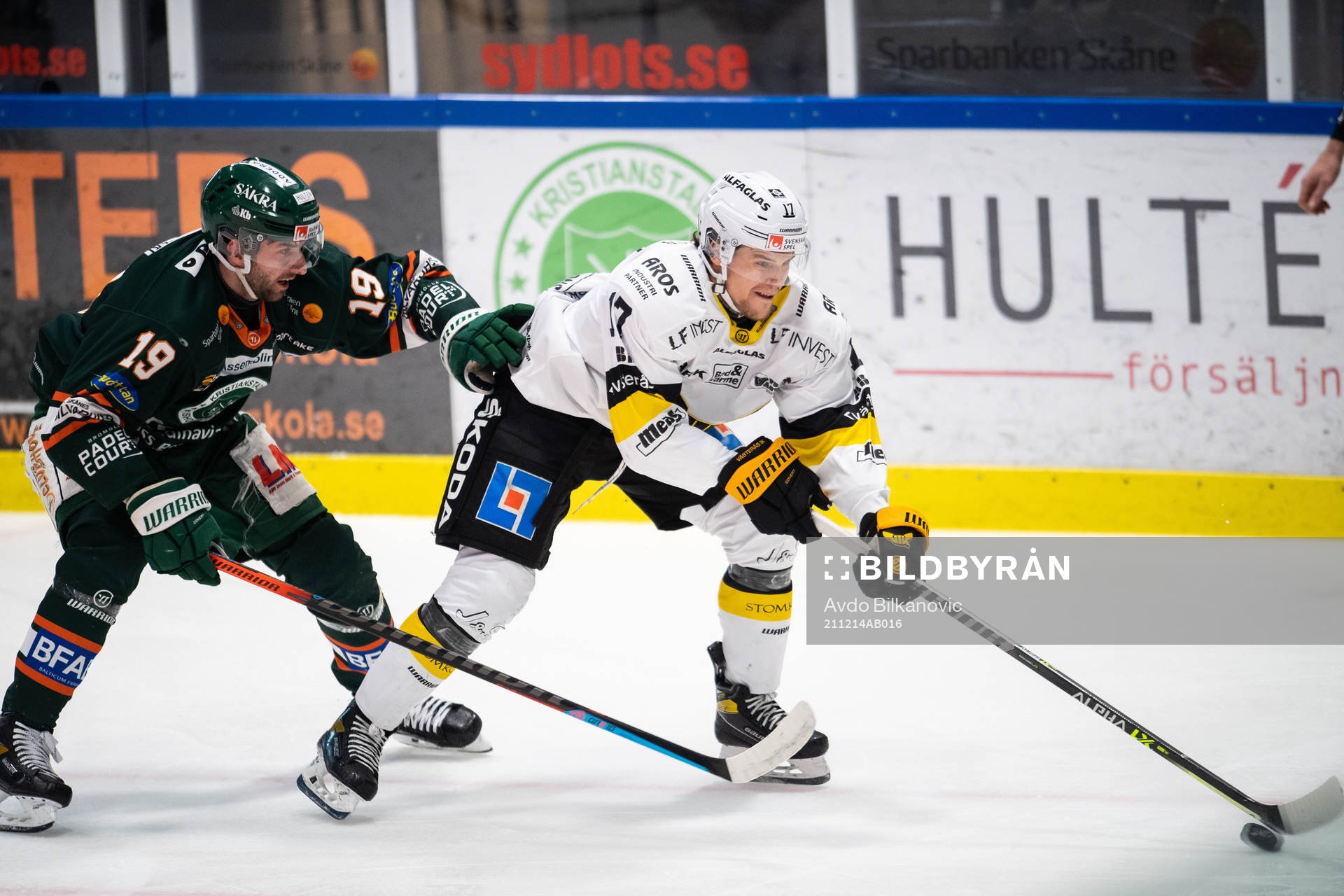 Kristianstads Amil Krupic jagar Västerås William Wikman