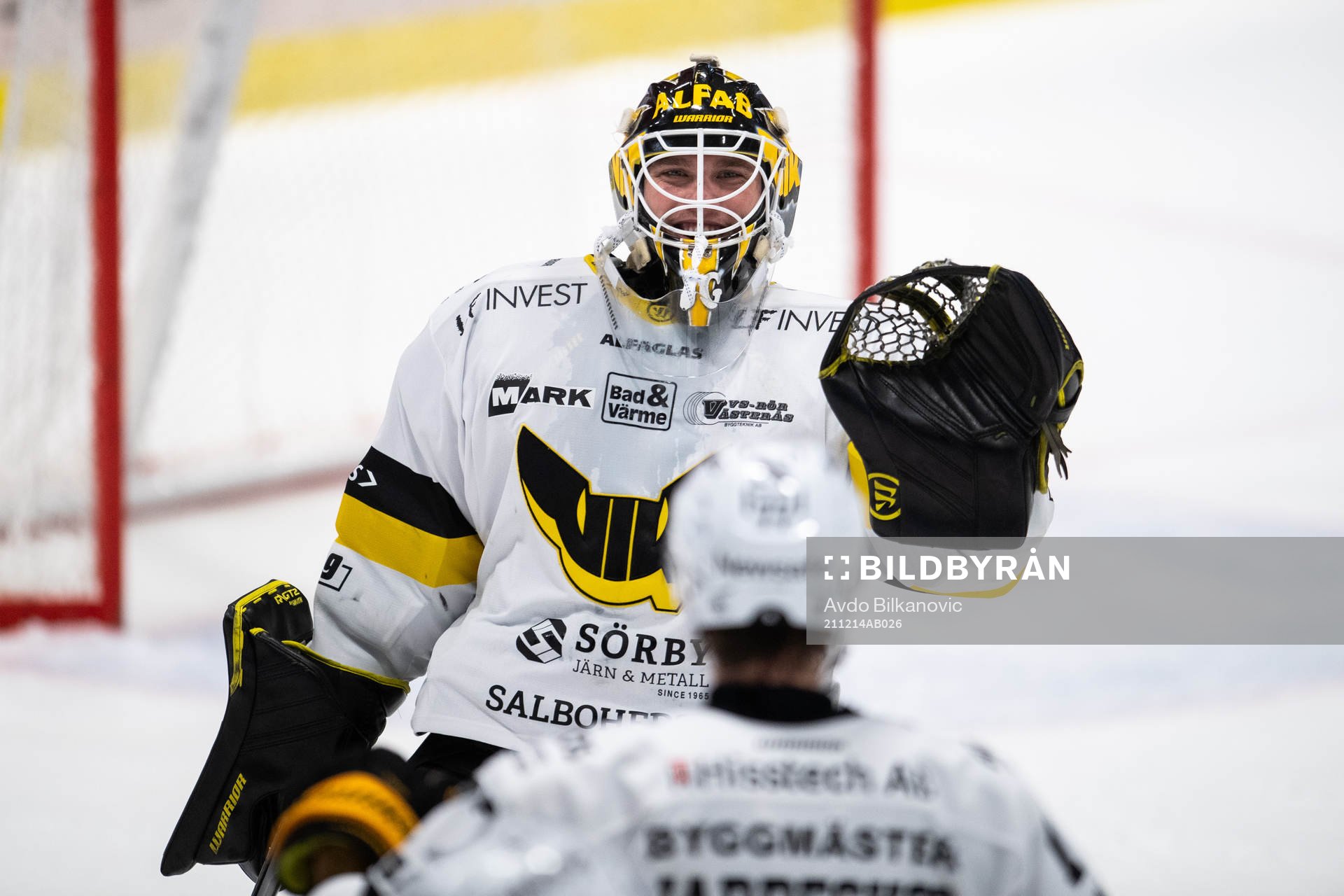 Västerås målvakt Johan Gustafsson jublar