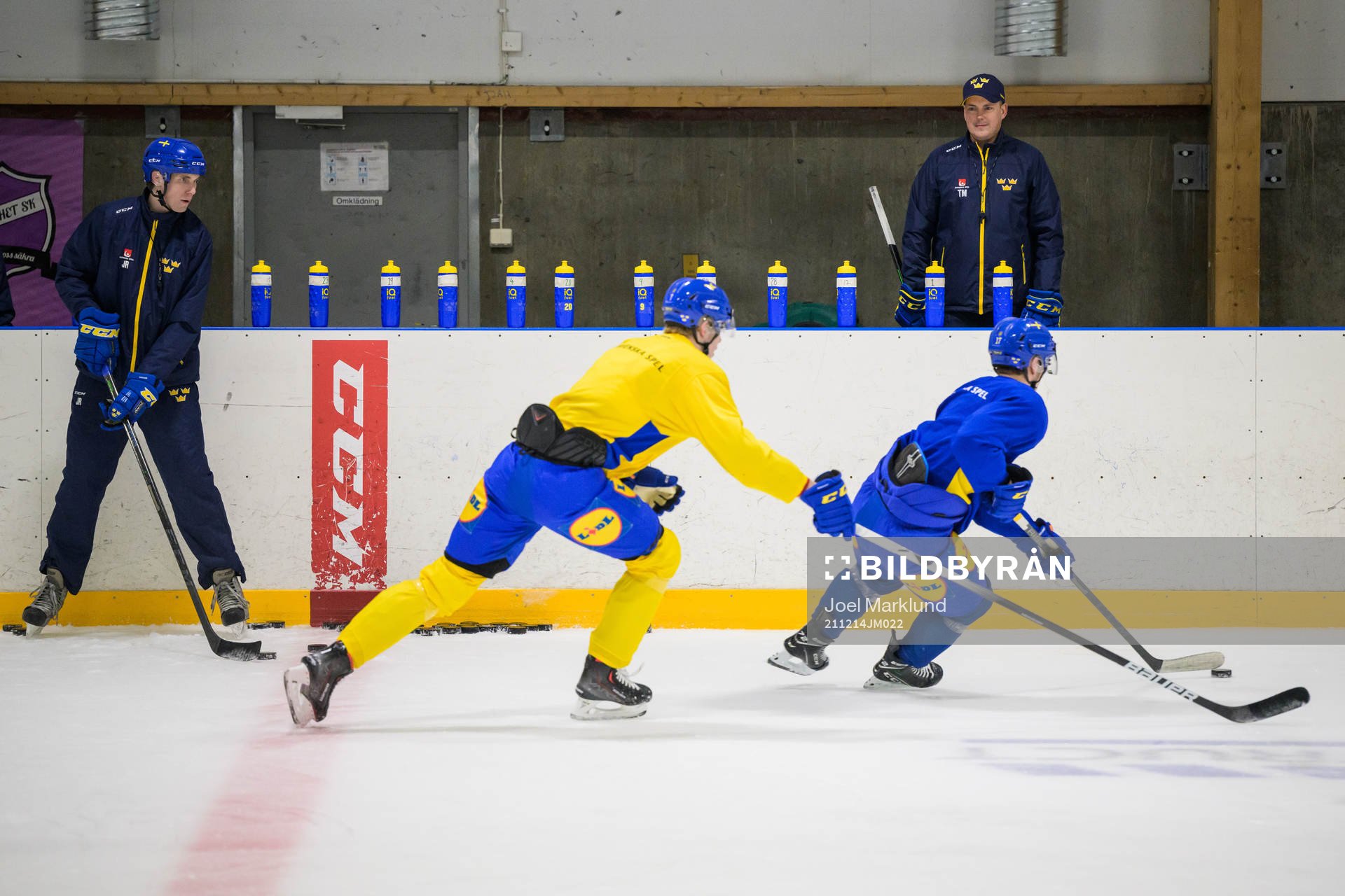 Assistant coach Joel Rönnmark and head coach Tomas Montén