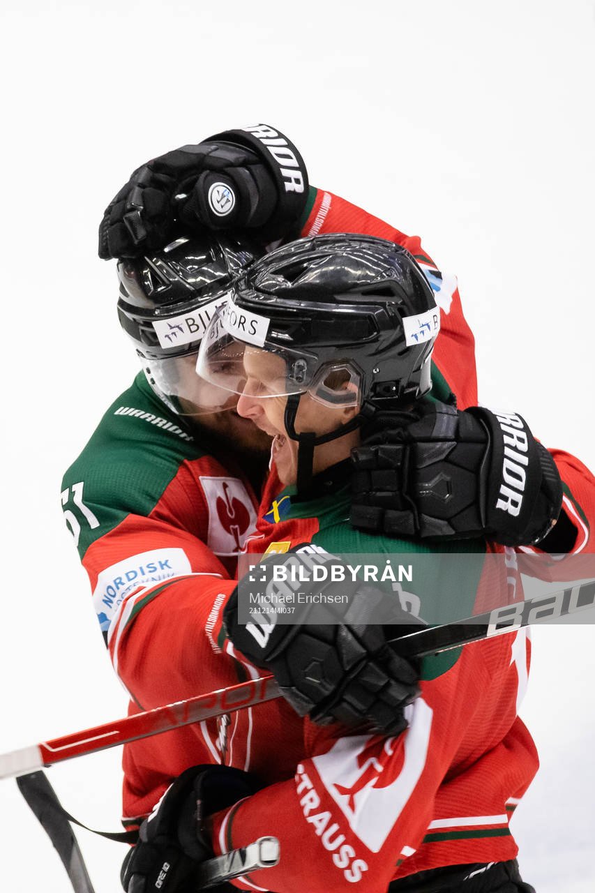 Max Friberg of Frölunda celebrates scoring 2-2 with Mats