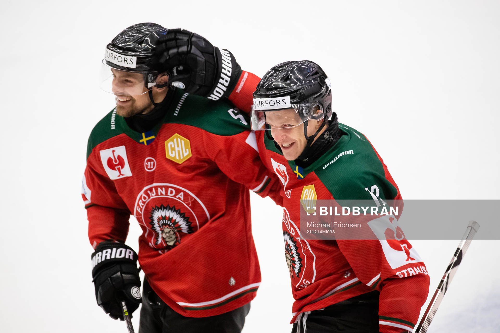 Max Friberg of Frölunda celebrates scoring 2-2 with Mats