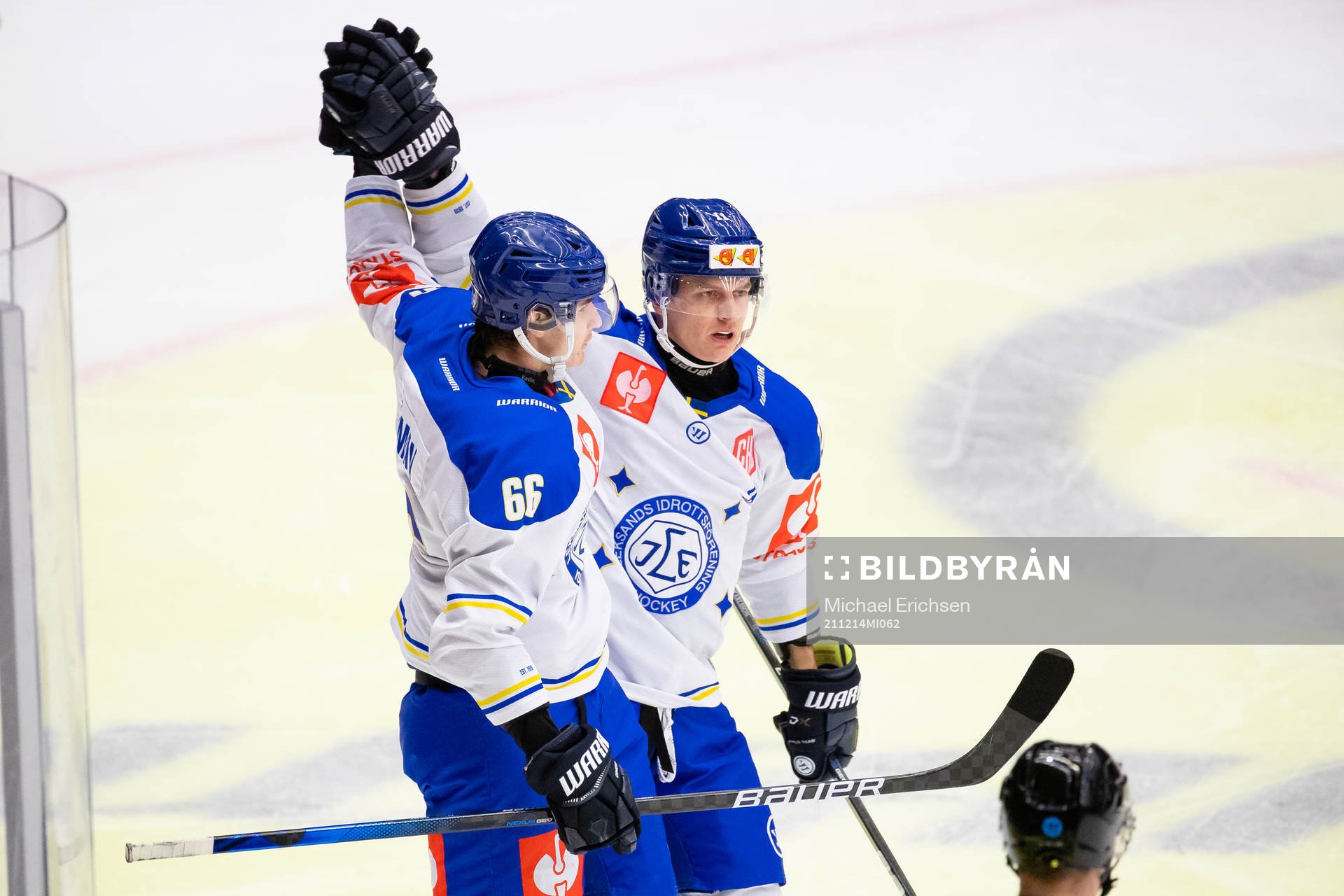 Nils Åman of Leksand  celebrates scoring 2-3 with Martin