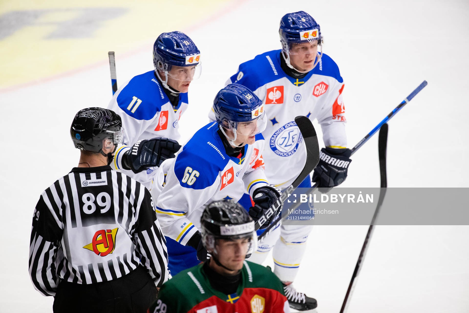 Nils Åman of Leksand  celebrates scoring 2-3 with team
