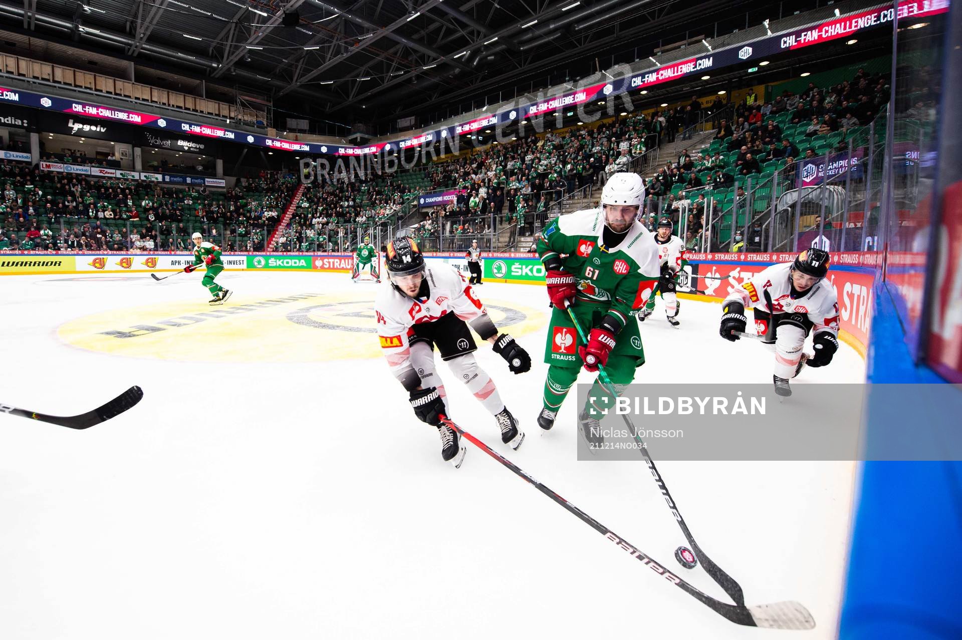 Filip Chlapík of Sparta Prag and Ludvig Larsson of Rögle