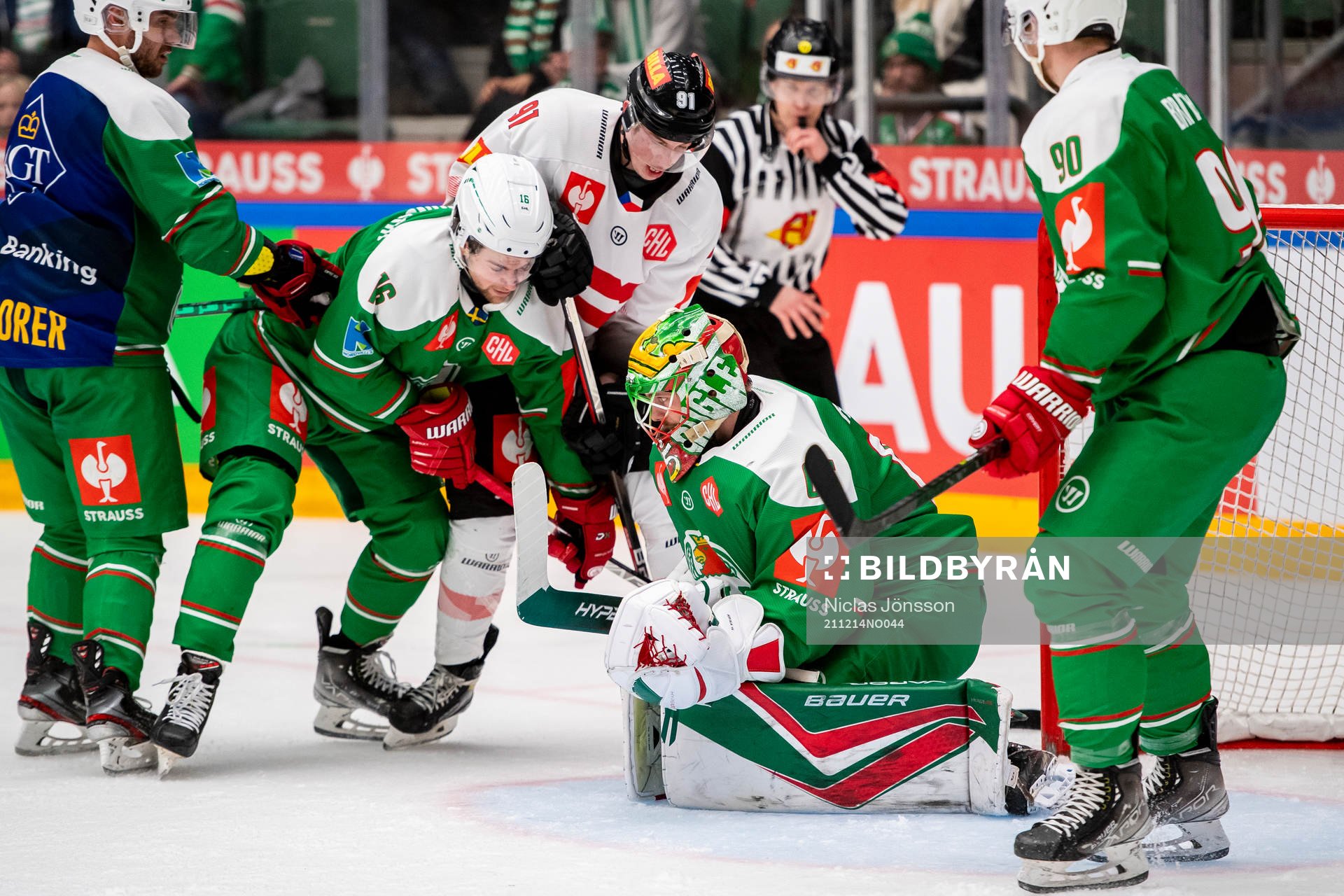 Lucas Ekeståhl-Jonsson of Rögle and Tomáš Jandus of