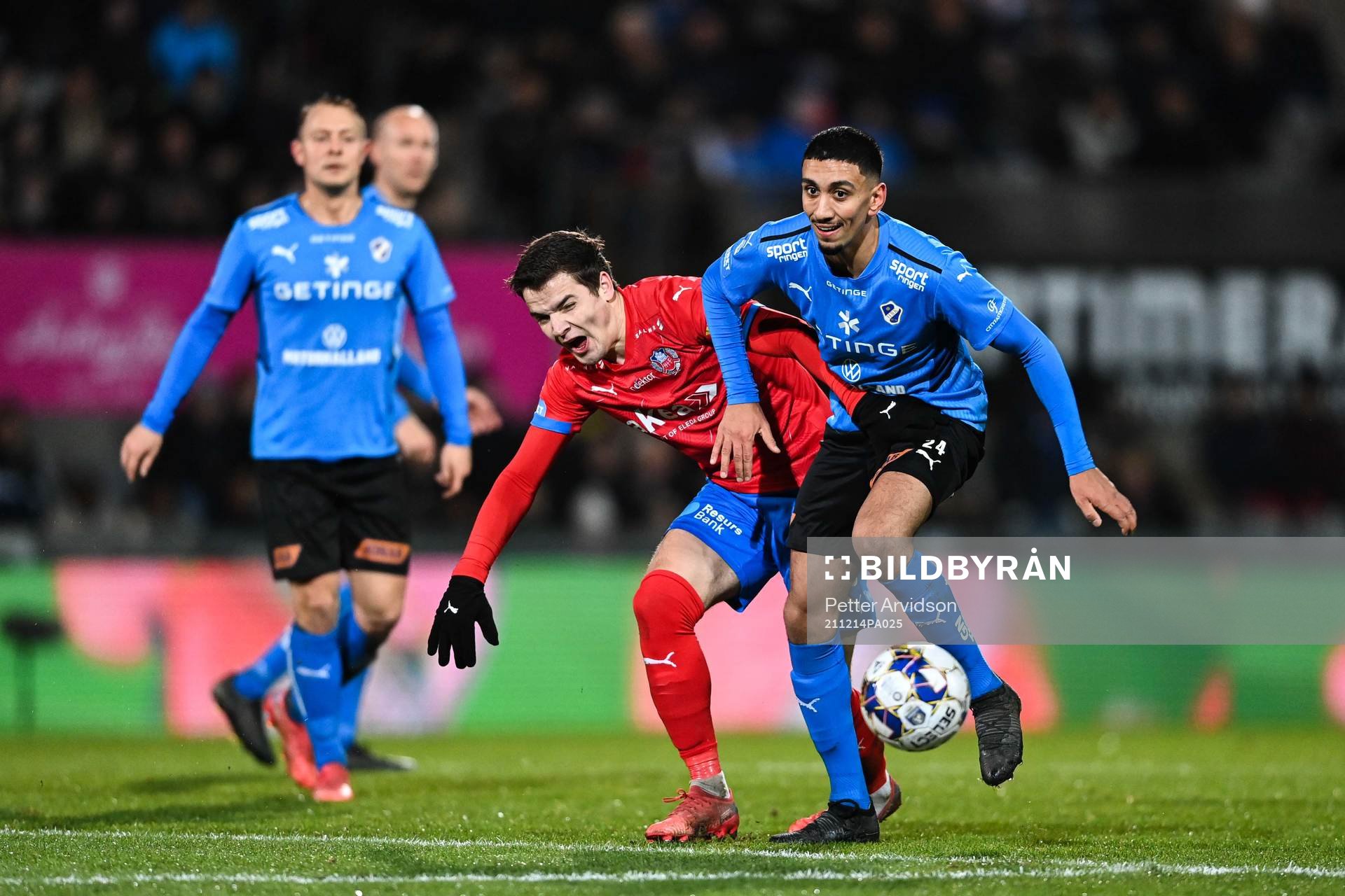 Helsingborgs Brandur Hendriksson Olsen och Halmstads Amir