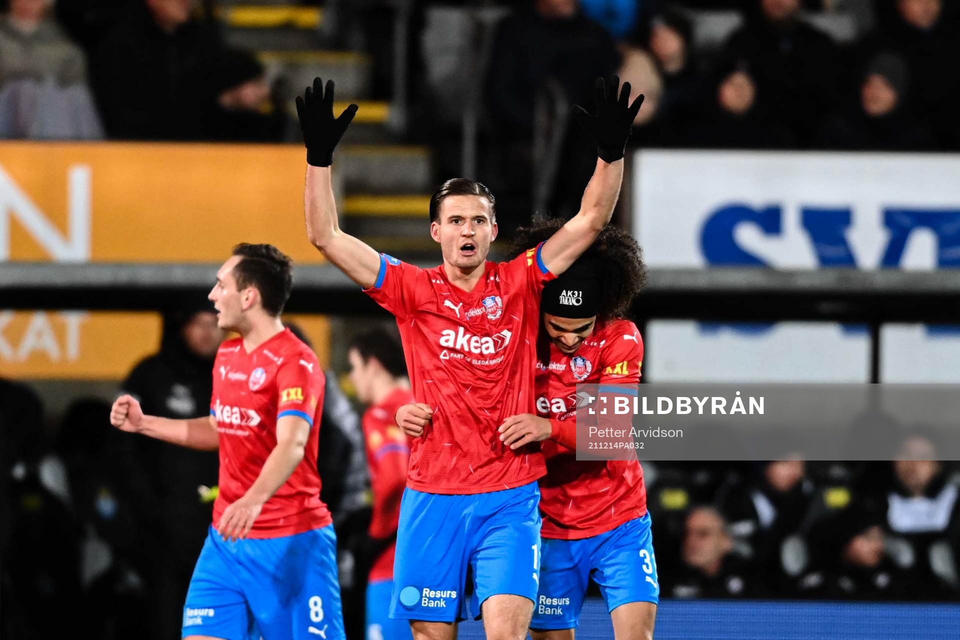 Helsingborgs Wilhelm Loeper jublar efter 0-1 under fotbollsmatchen i kvalet till Allsvenskan mellan Halmstad och Helsingborg den 14 december 2021 i Halmstad.