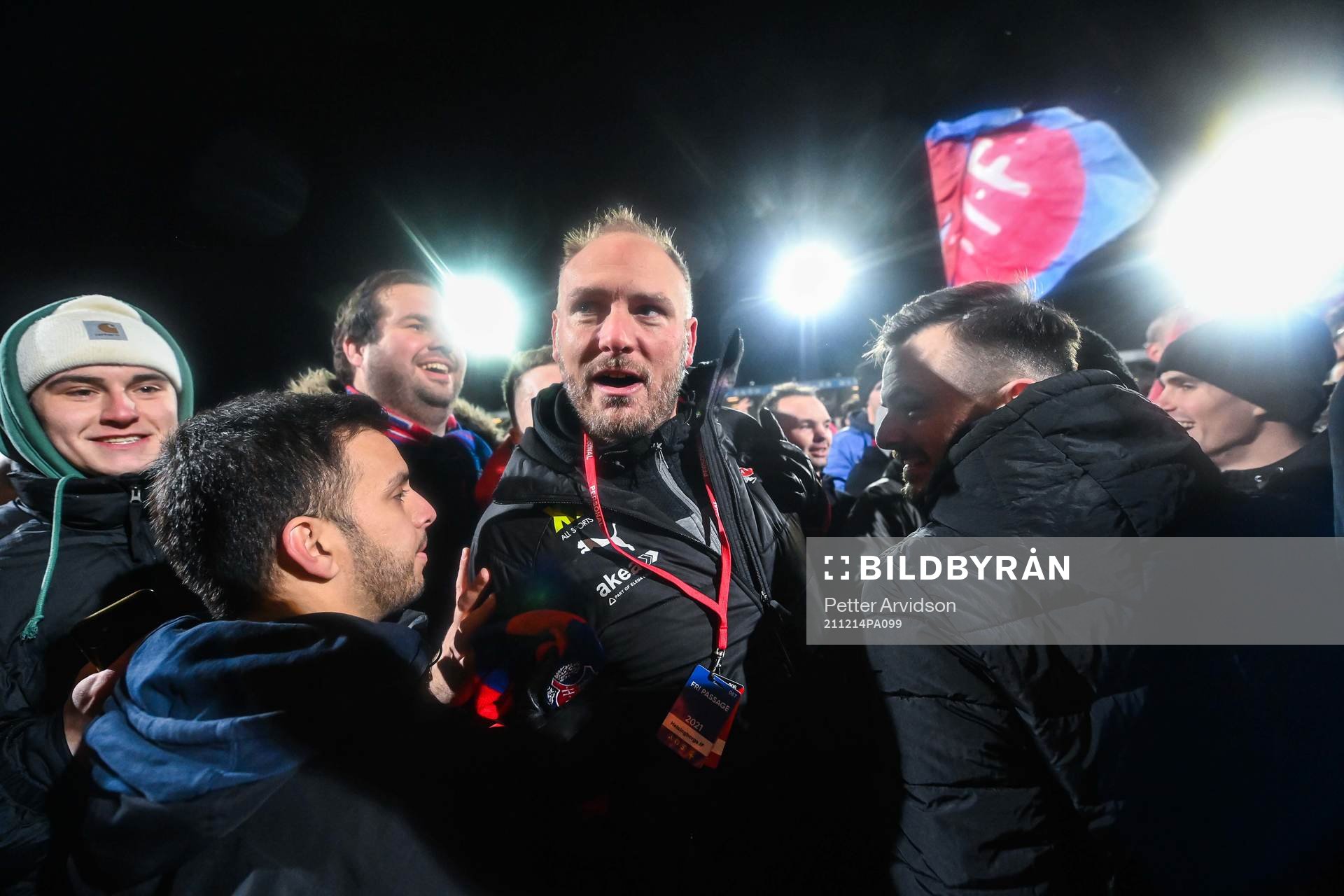 Helsingborgs sportchef Andreas Granqvist jublar efter avancemanget till Allsvenskan efter fotbollsmatchen mellan Halmstad och Helsingborg den 14 december 2021 i Halmstad.