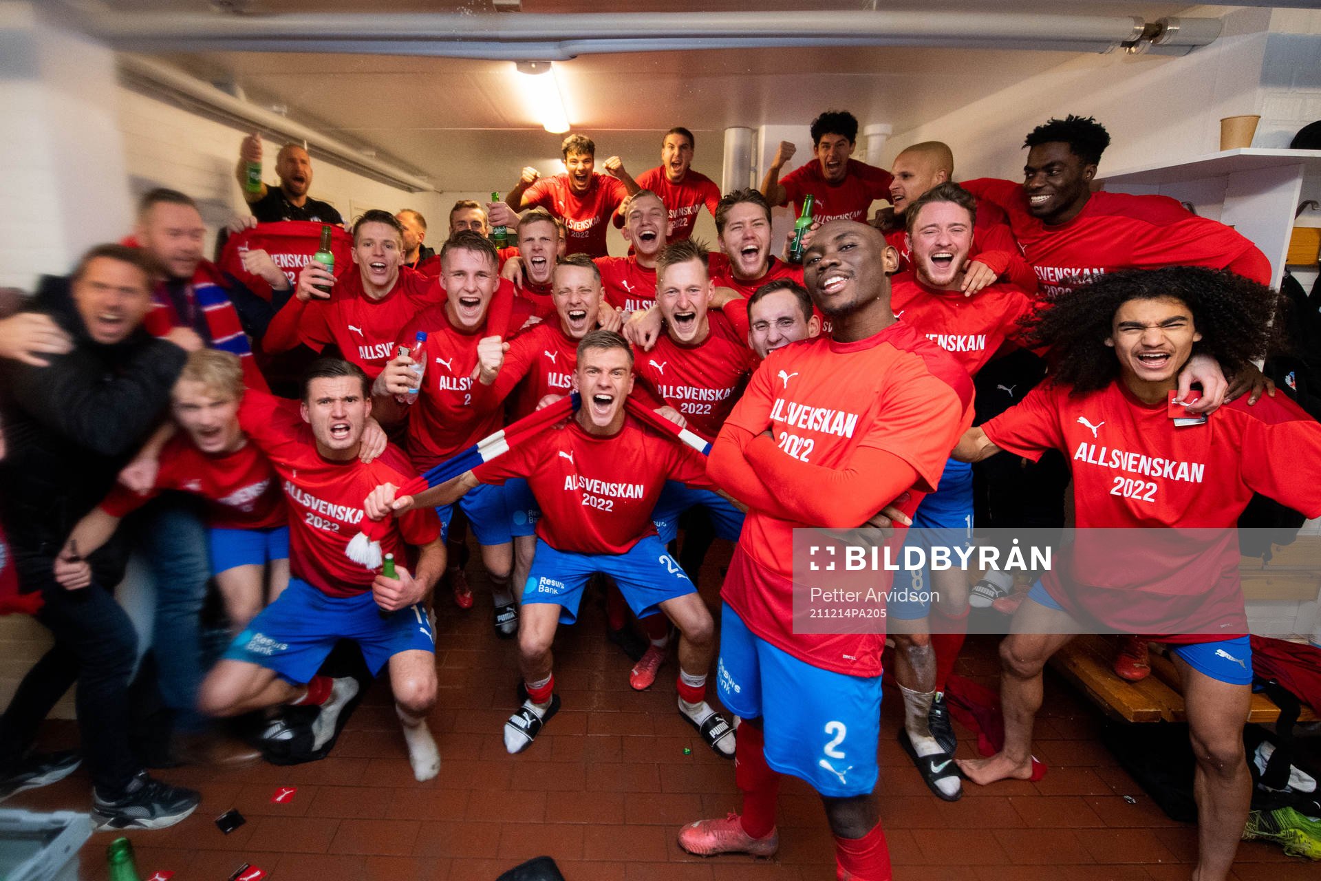 Helsingborgs spelare jublar i omklädningsrummet