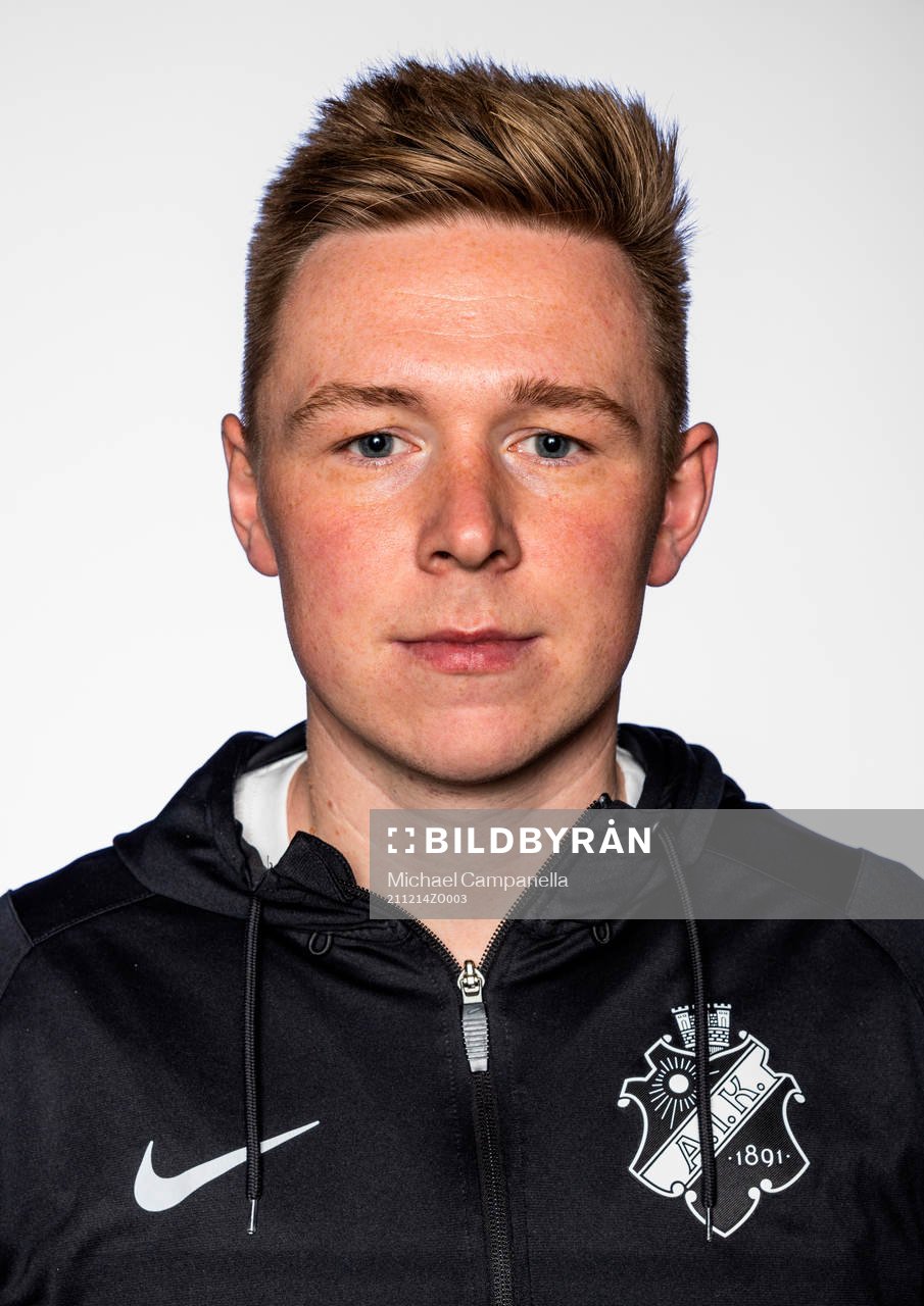 Lukas Sinkunas poserar för ett porträtt den 14 december 2021 i Stockholm. 