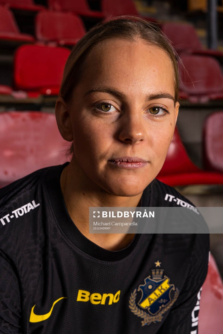 Agnes Nyberg poserar för ett porträtt den 14 december 2021 i Stockholm. 