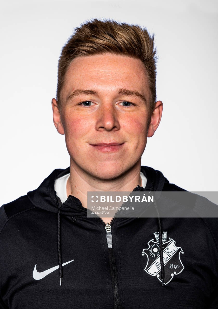 Lukas Sinkunas poserar för ett porträtt den 14 december 2021 i Stockholm. 